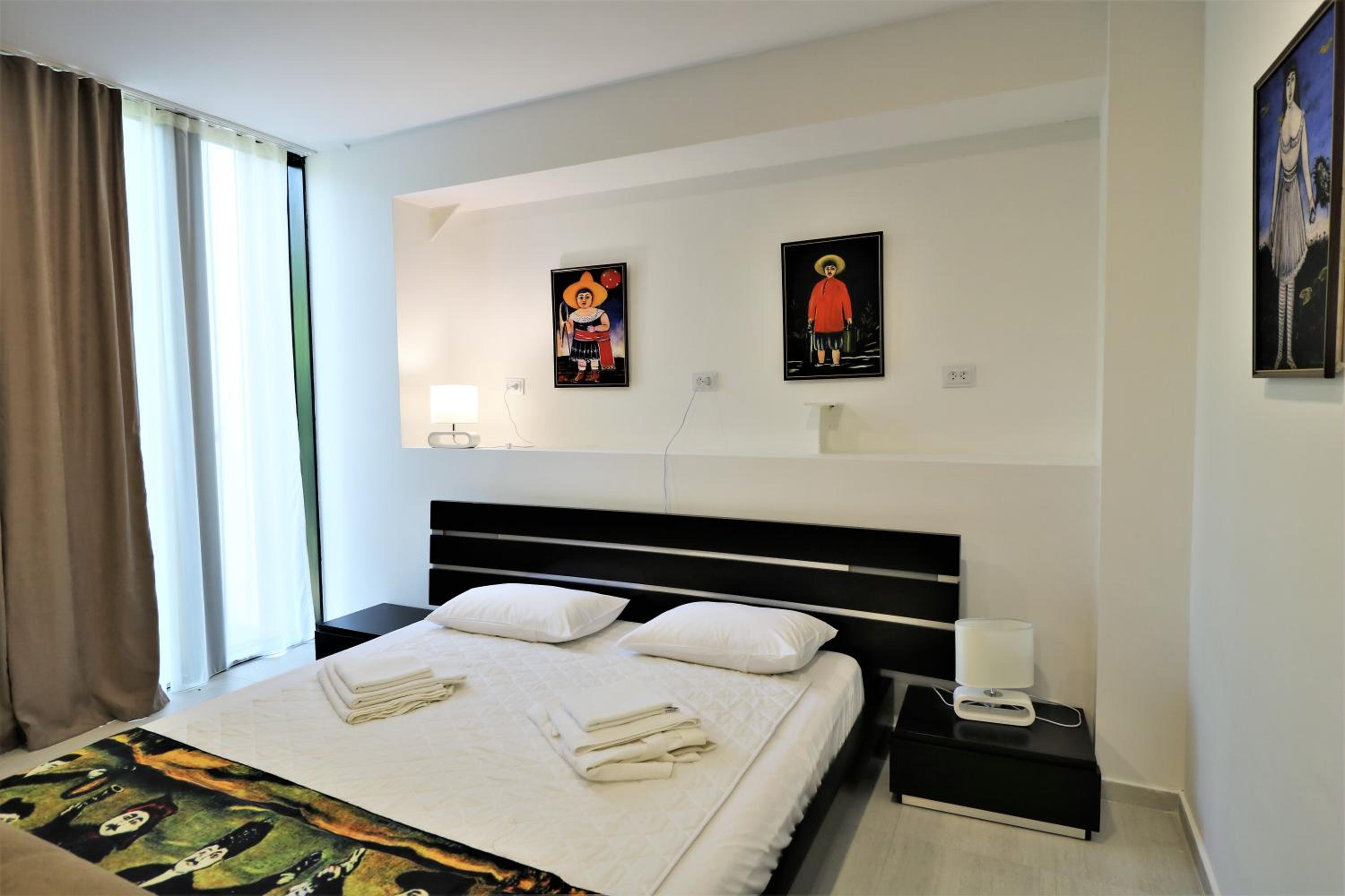 Large Double or Twin Room - Photo 10