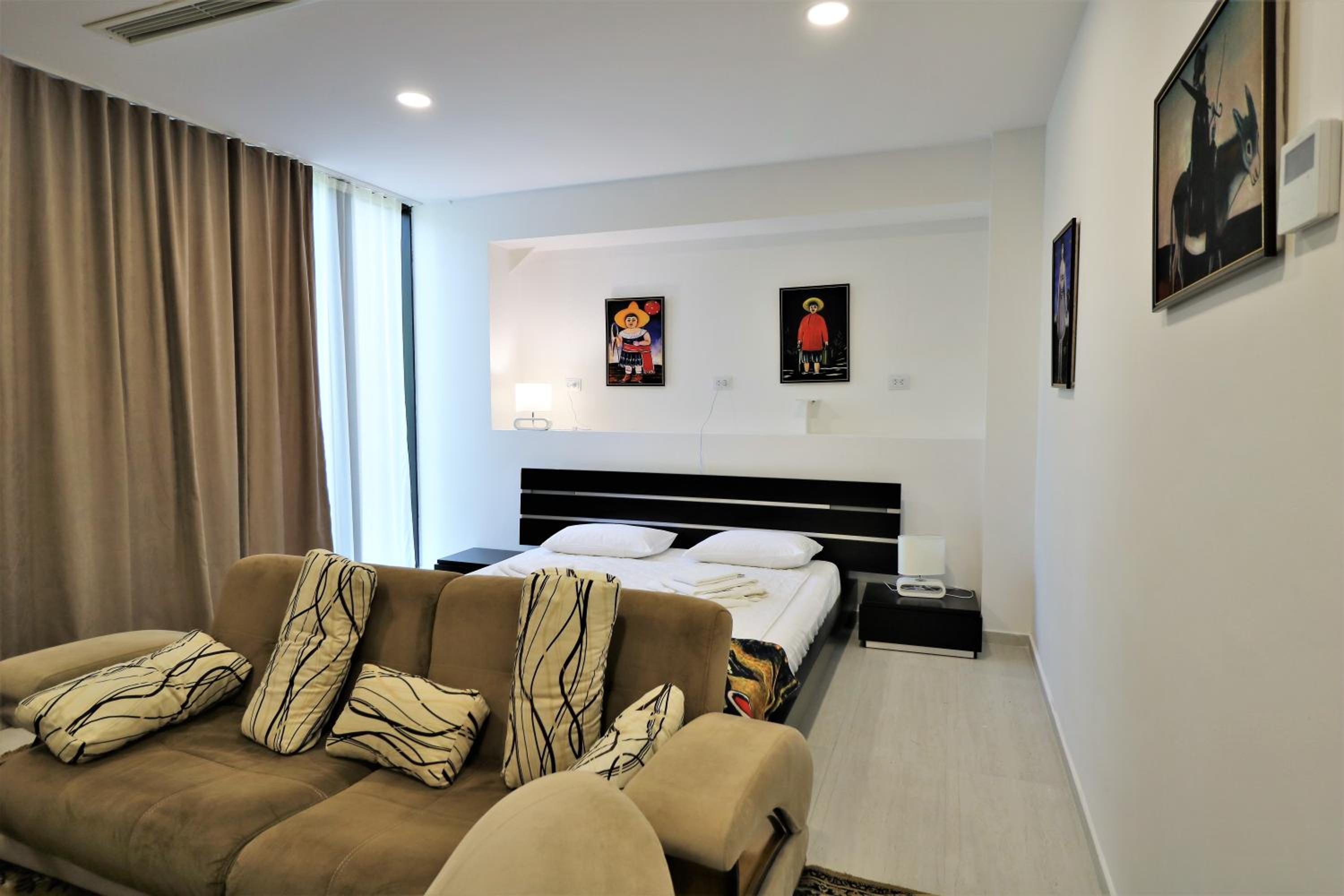 Large Double or Twin Room - Photo 9