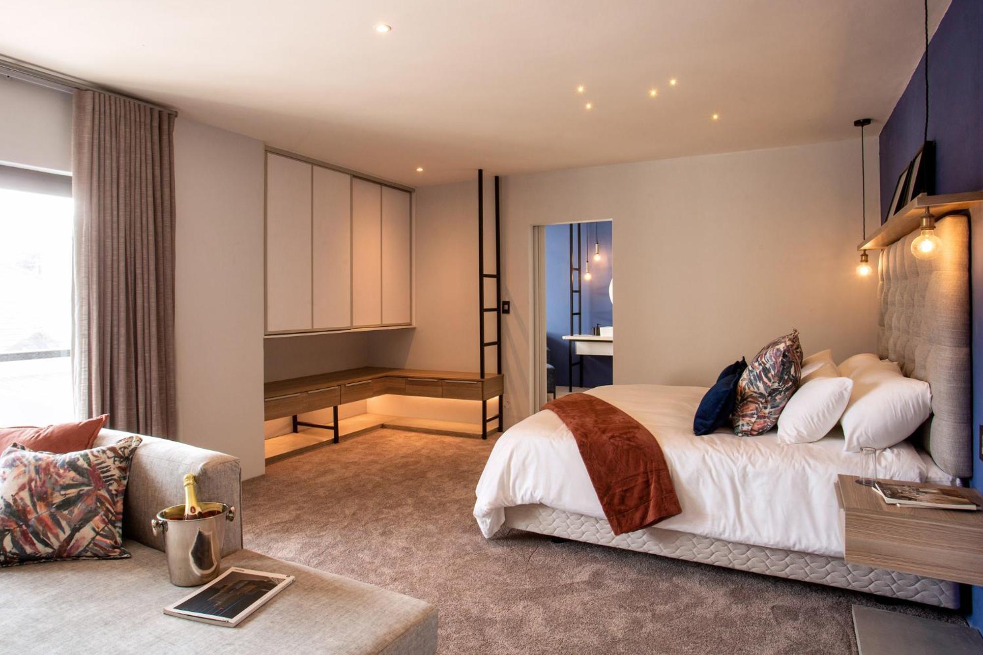 Deluxe King Suite