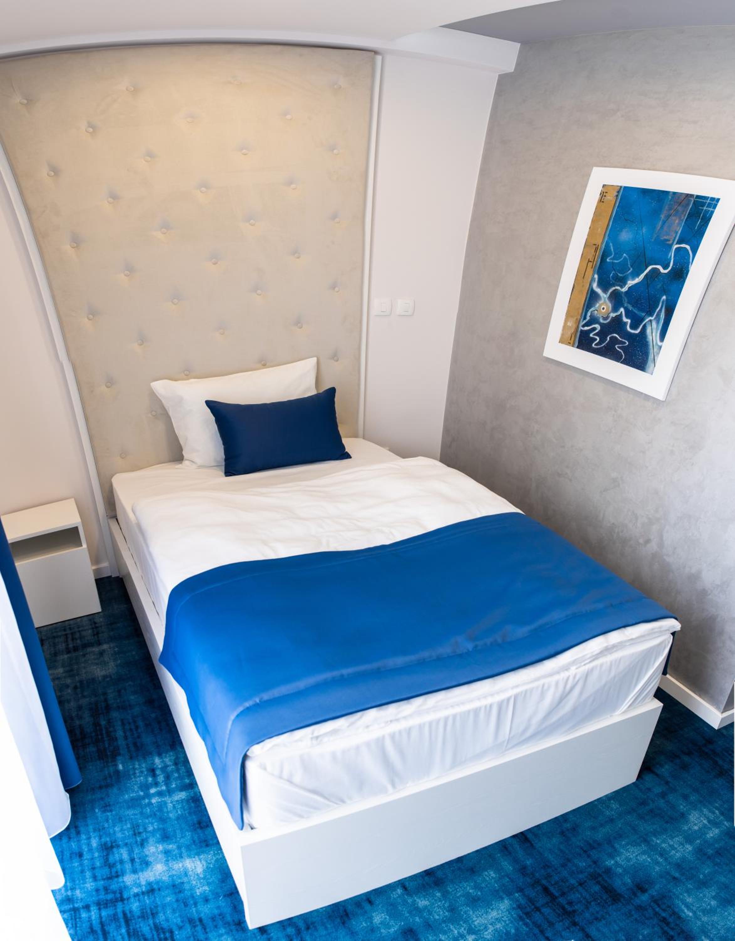 Single Room photo 3