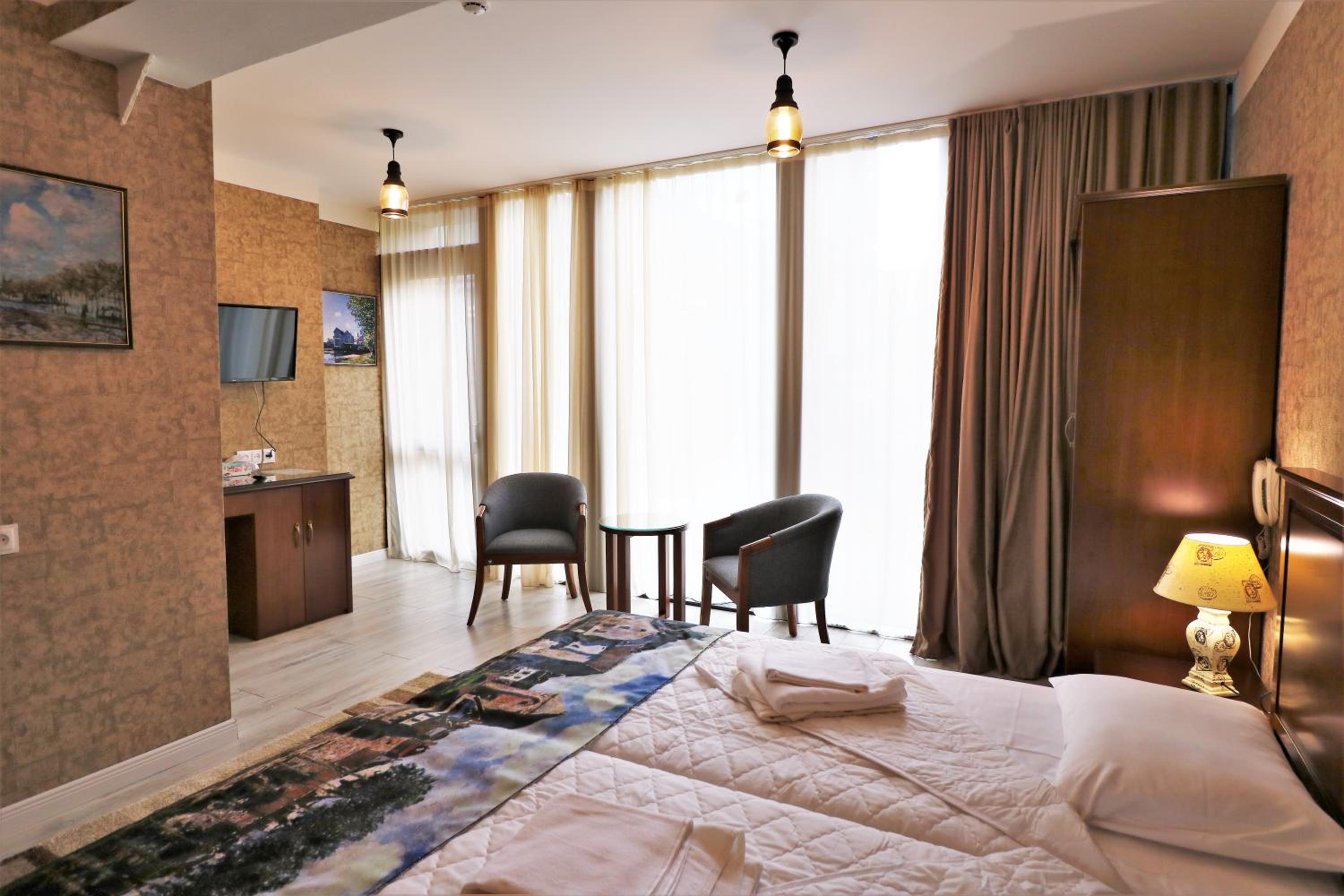 Standard Twin Room - Photo 15