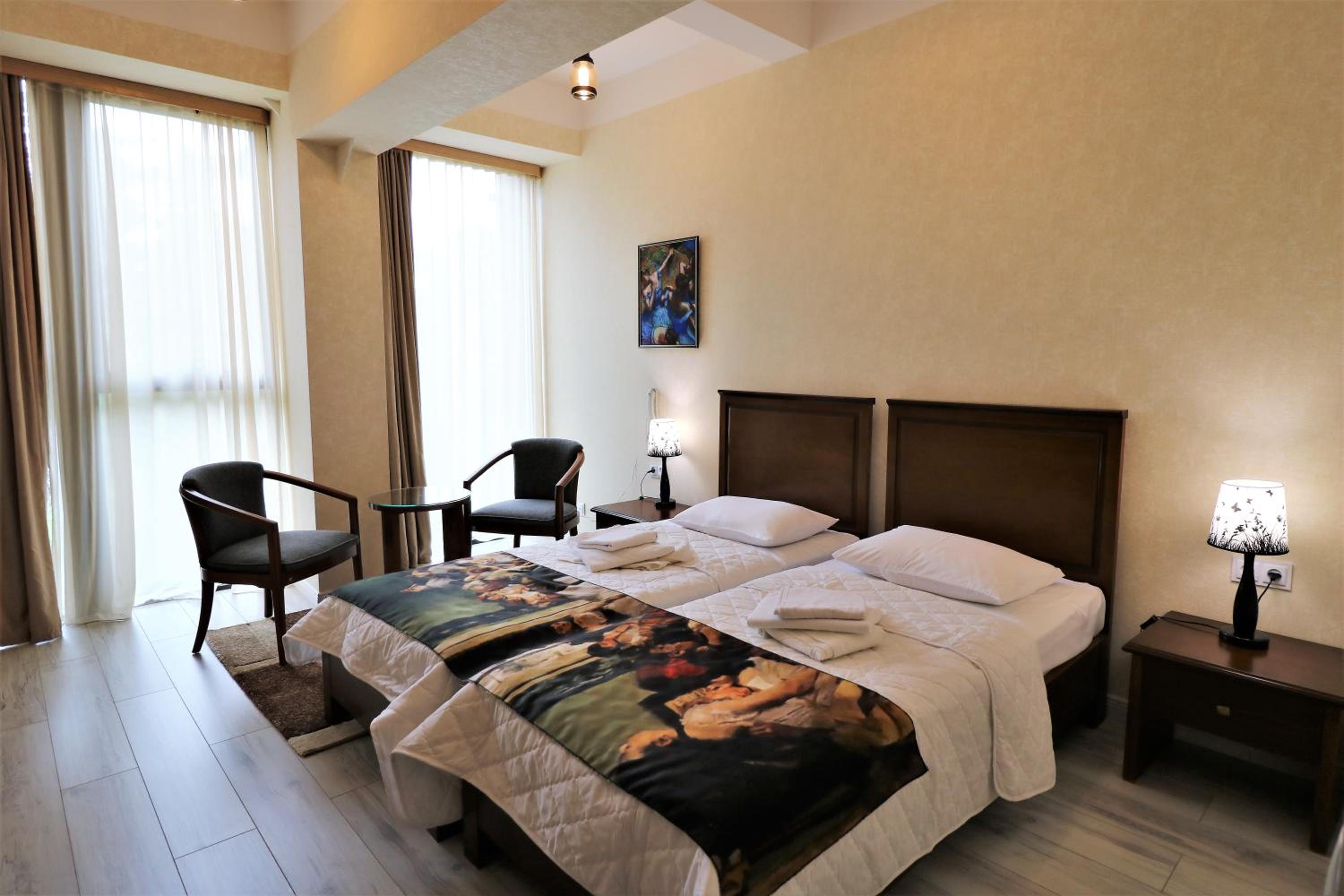 Standard Twin Room - Photo 13