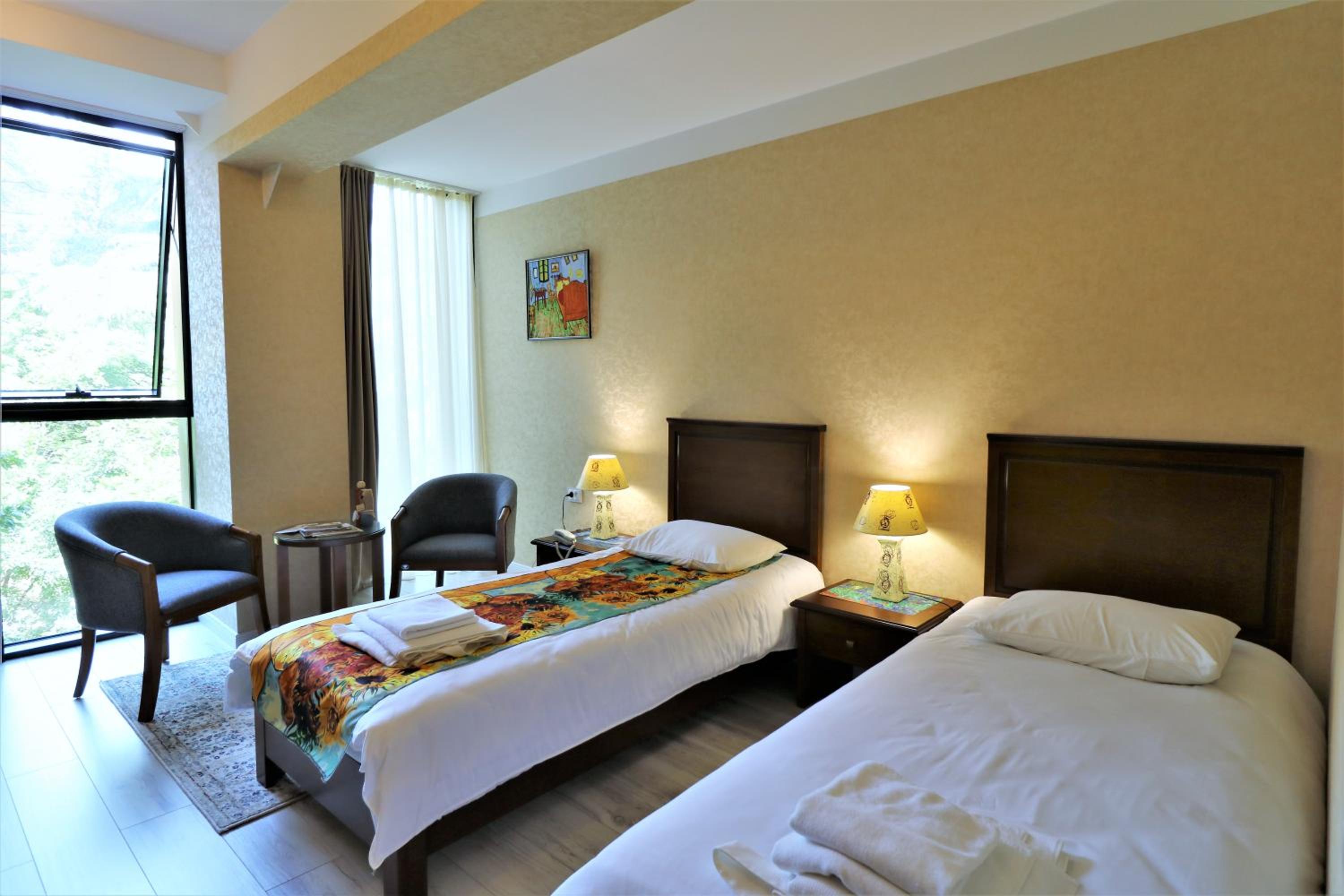 Standard Twin Room - Photo 17