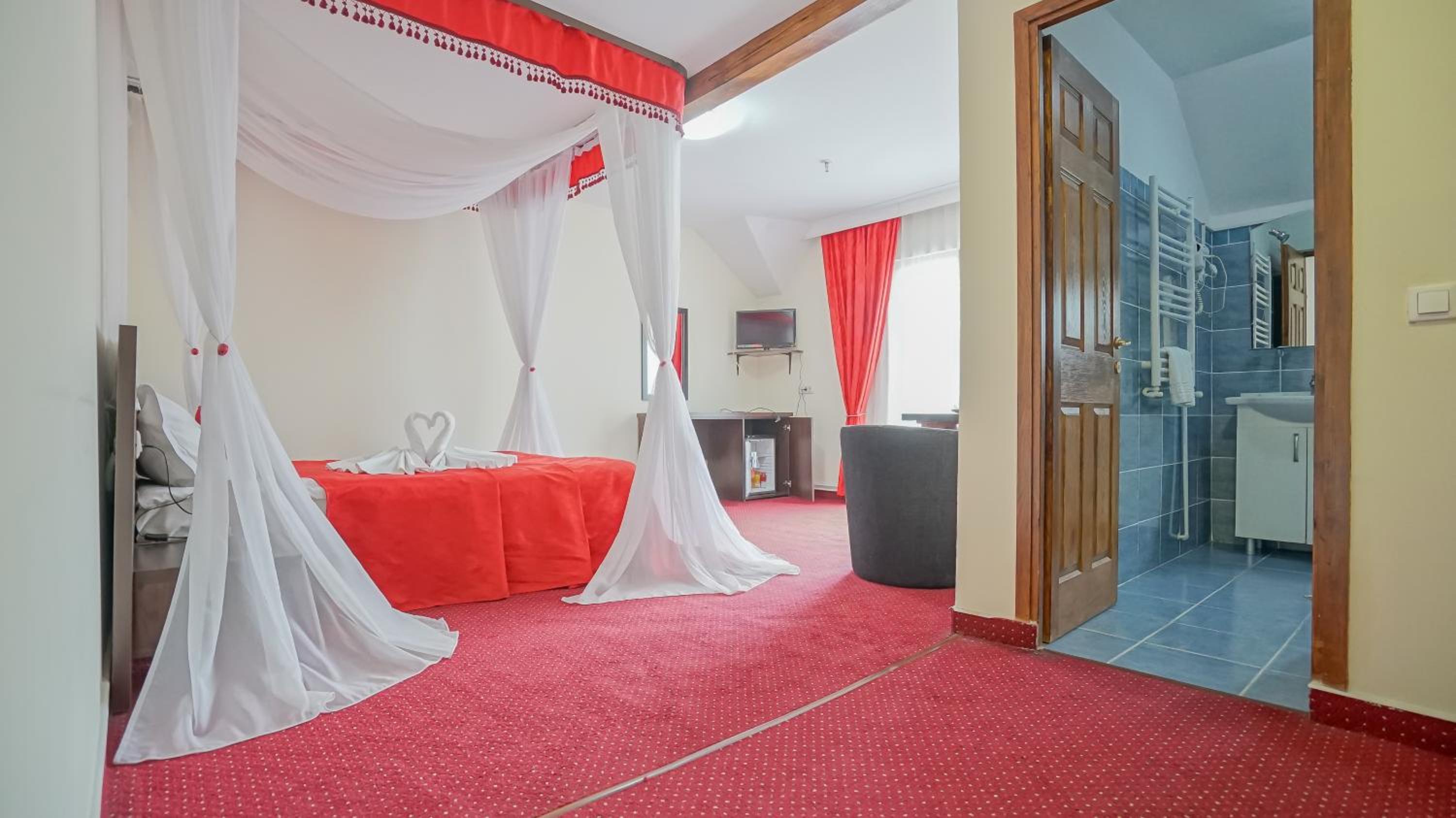 Double Queen Room with Balcony photo 2