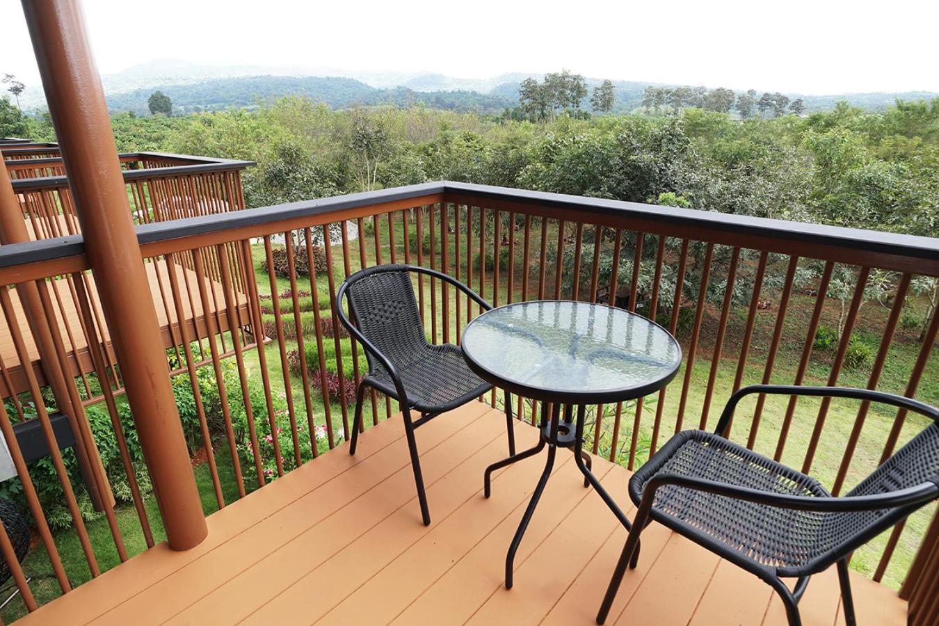 King Room with Balcony - Photo 8