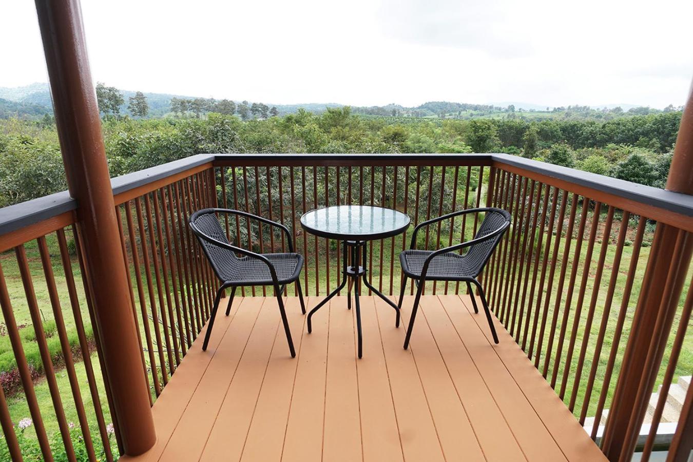King Room with Balcony - Photo 9