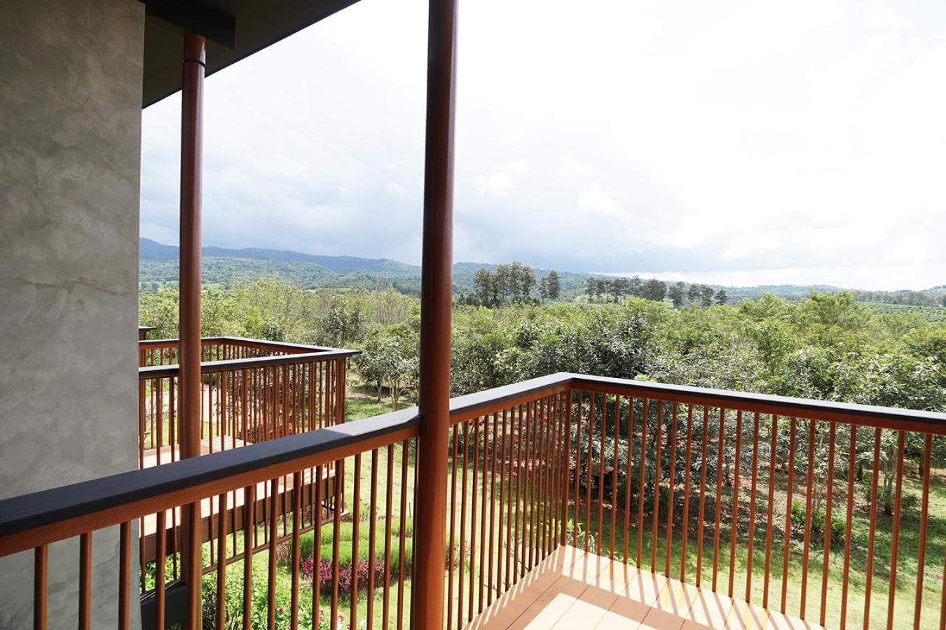 King Room with Balcony - Photo 7