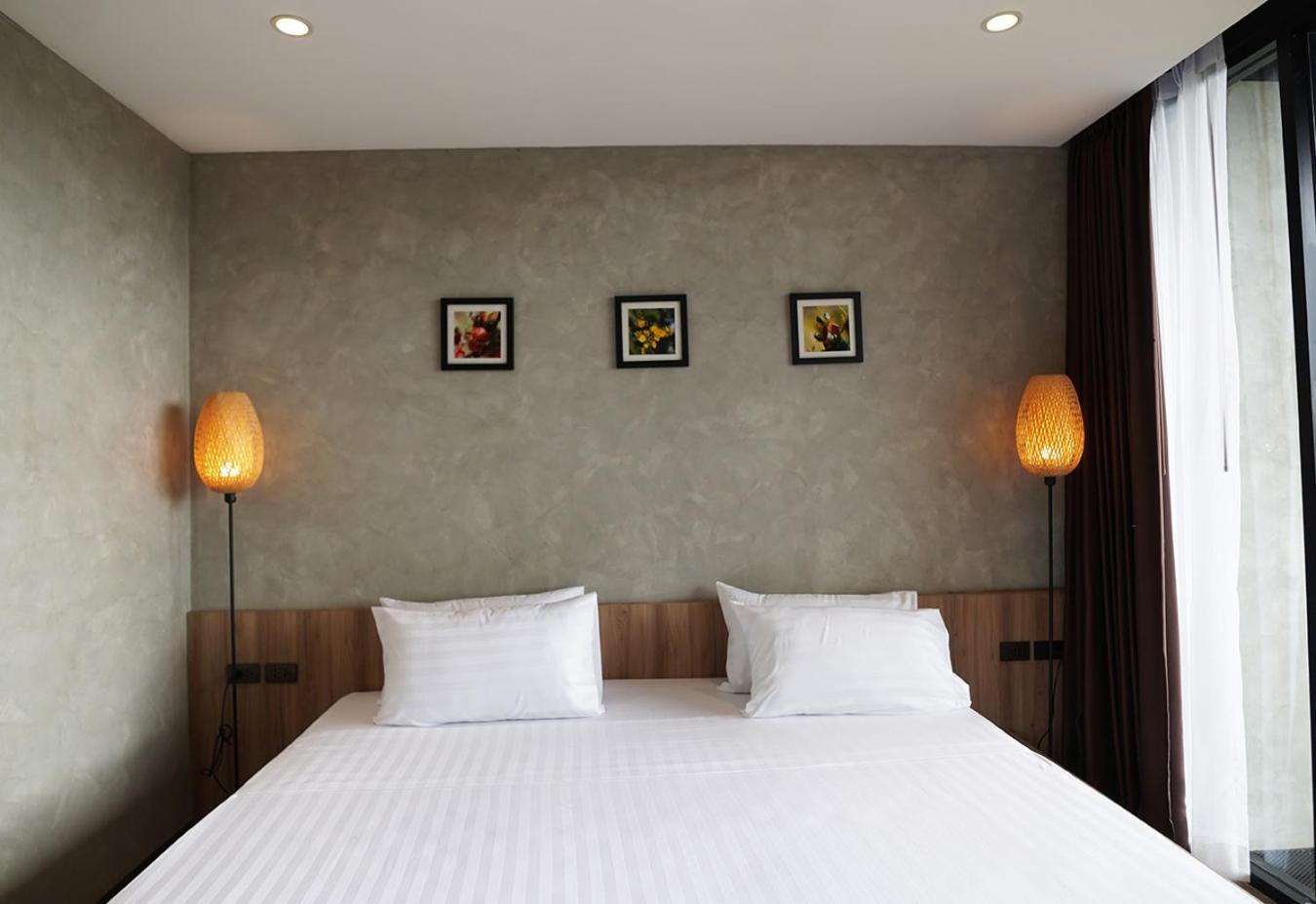 King Room with Balcony - Photo 3