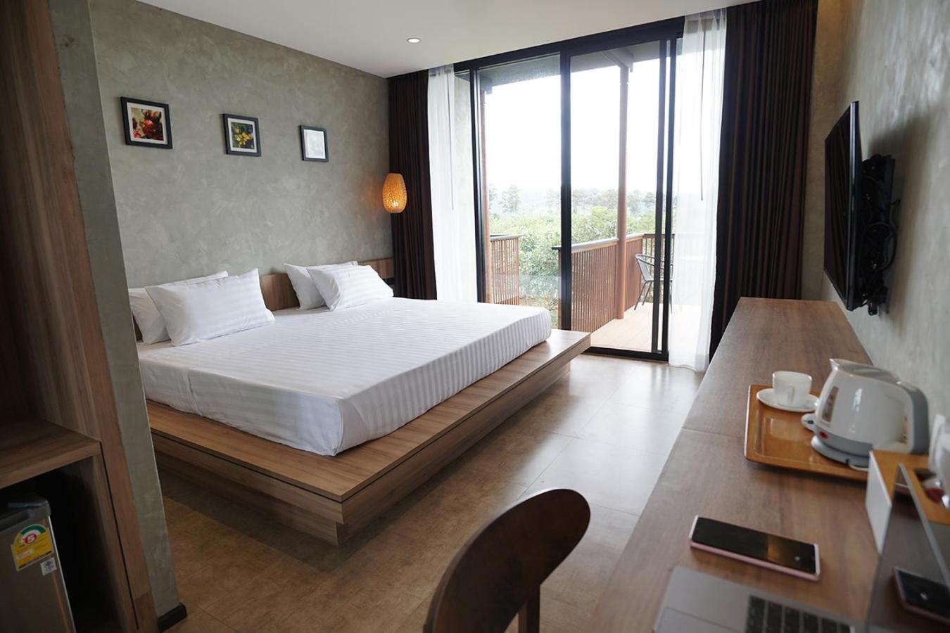 King Room with Balcony - Photo 2