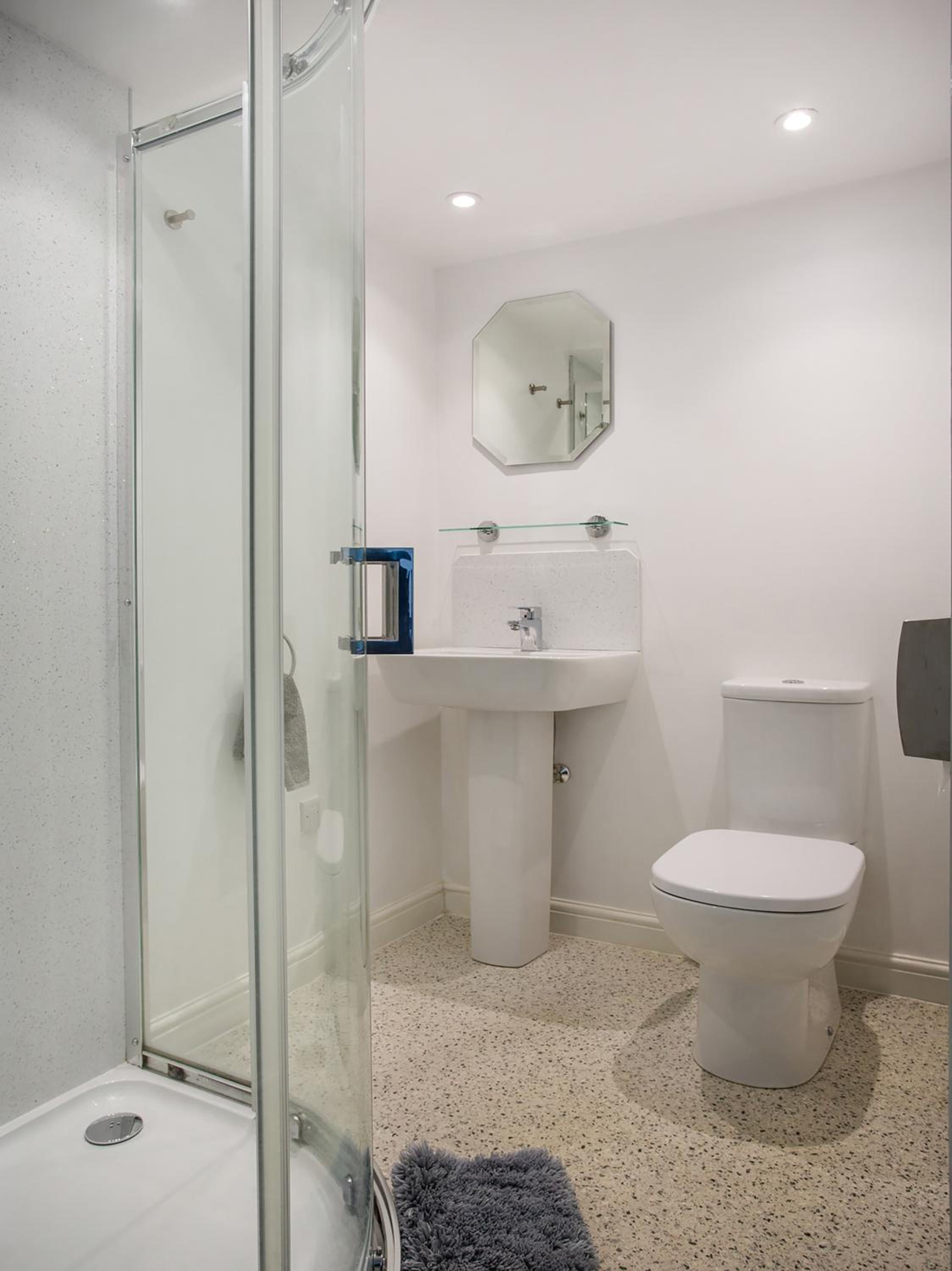 Standard Double Room - Photo 7