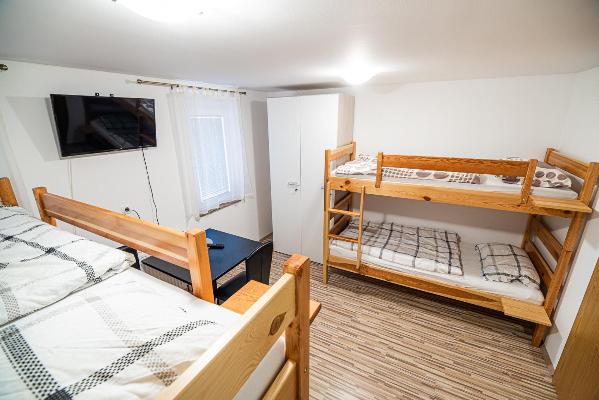 Quadruple Room with Shared Bathroom photo 3