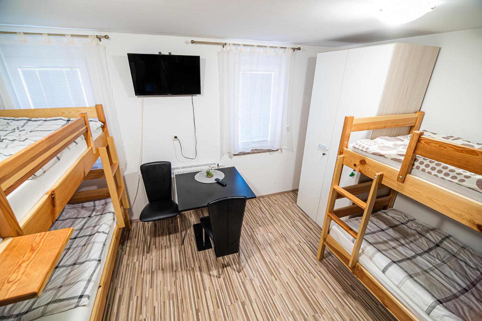 Quadruple Room with Shared Bathroom photo 2