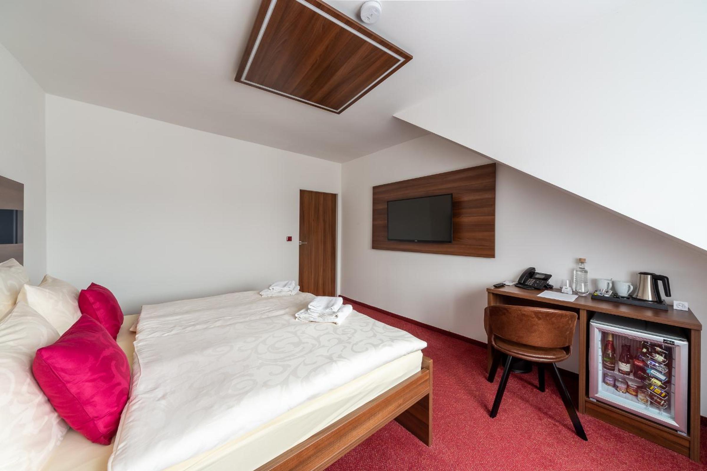 Standard Double Room - Photo 5