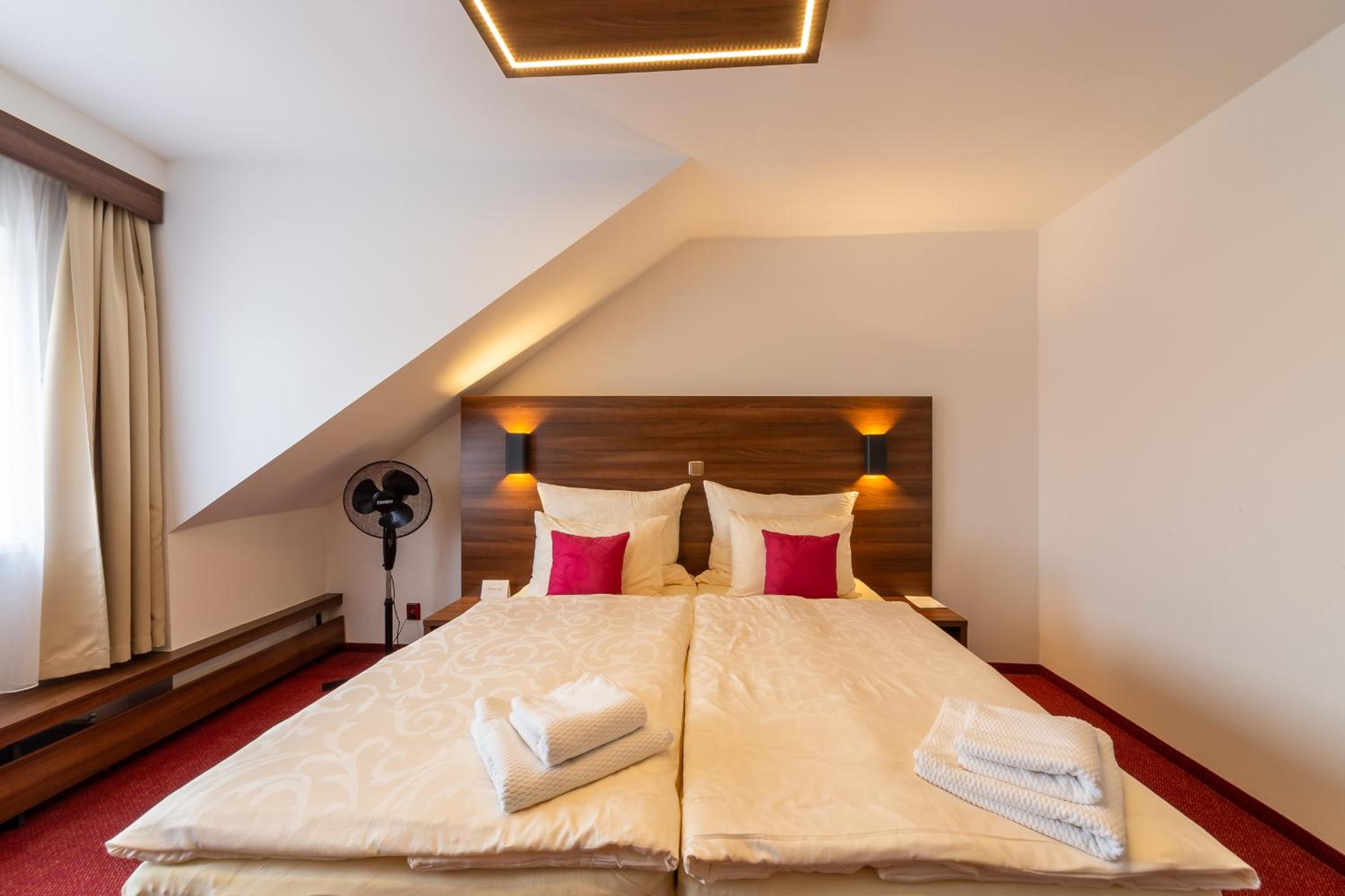 Standard Double Room - Photo 1