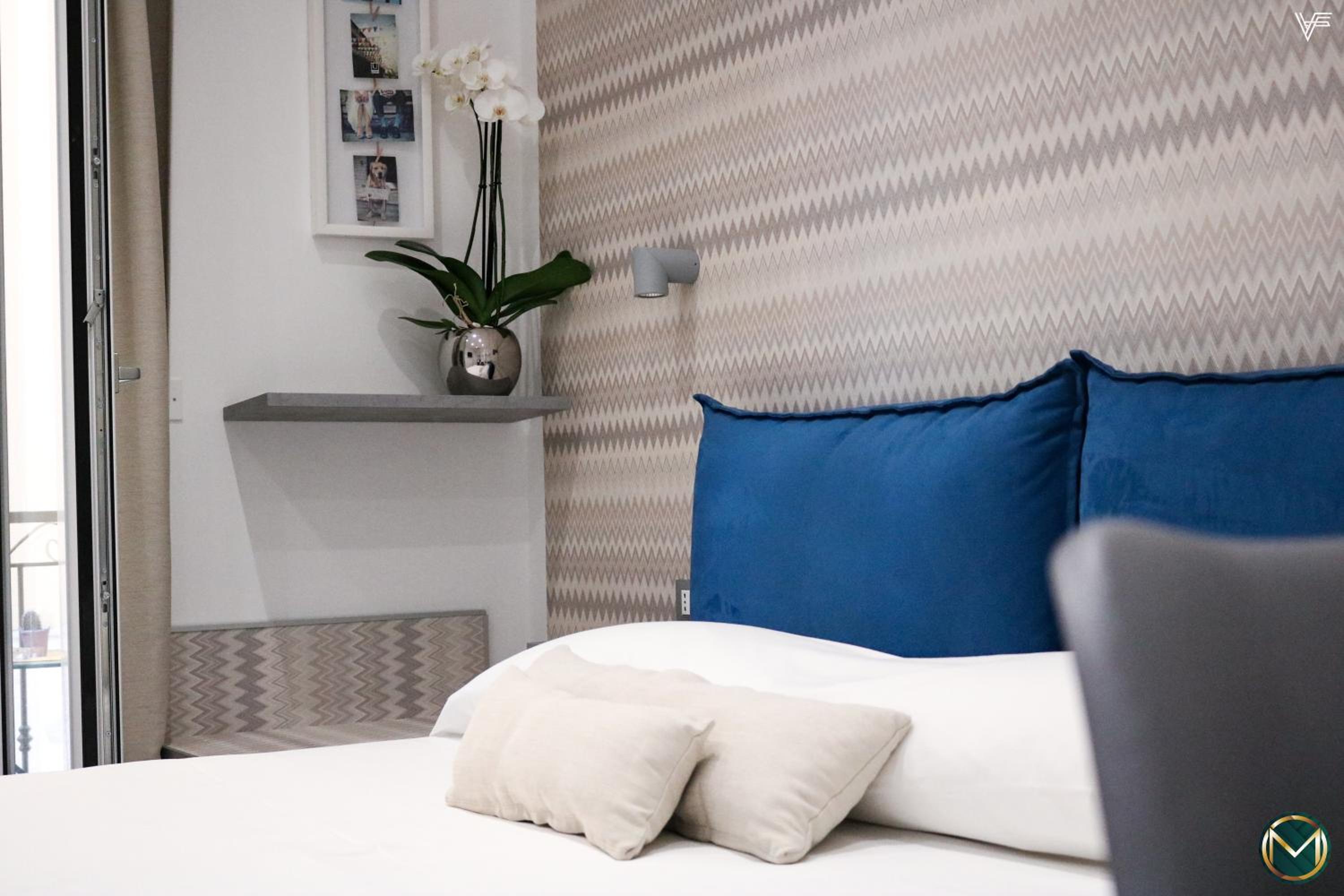 Double Room with Balcony - Photo 19