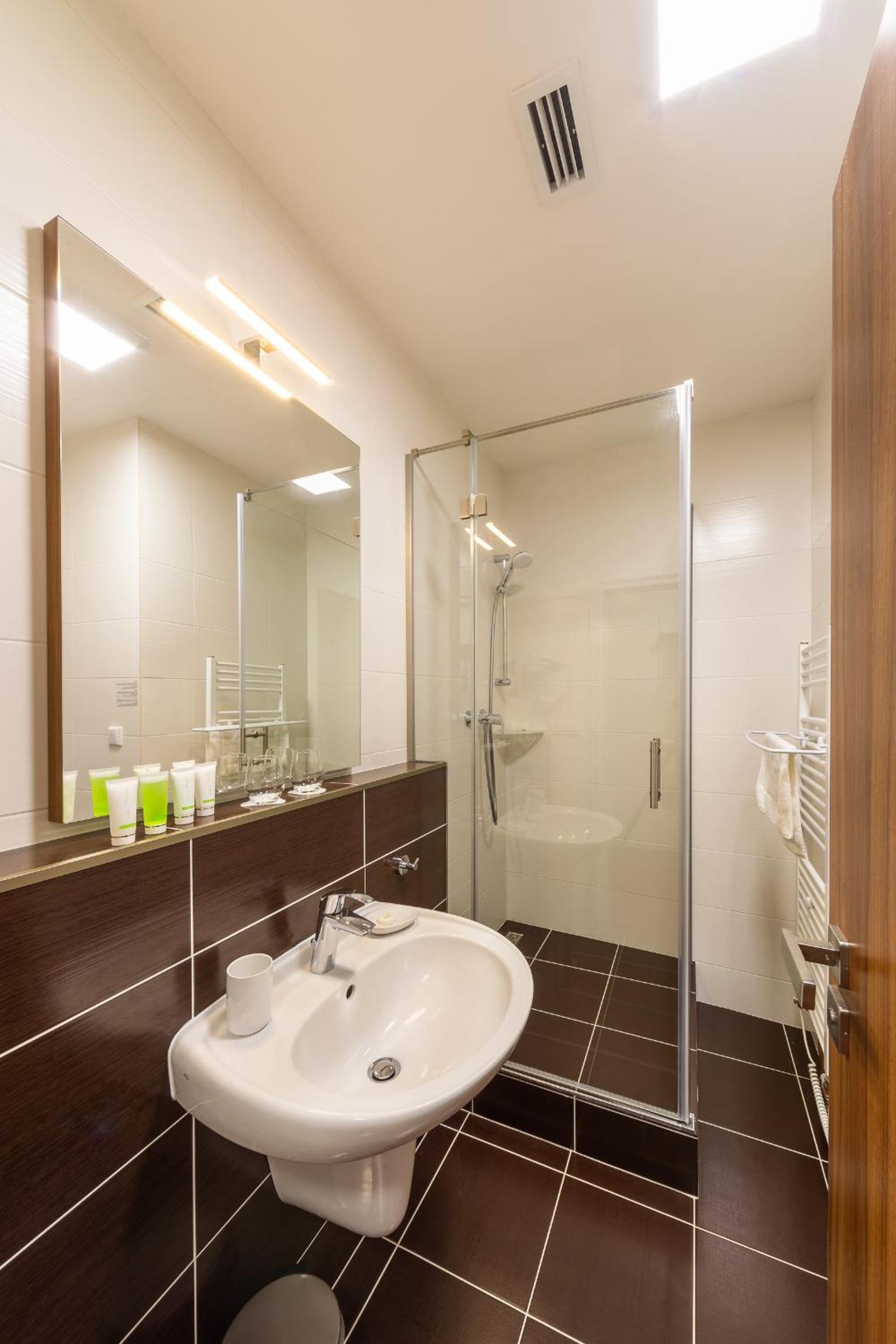 Standard Double Room - Photo 3