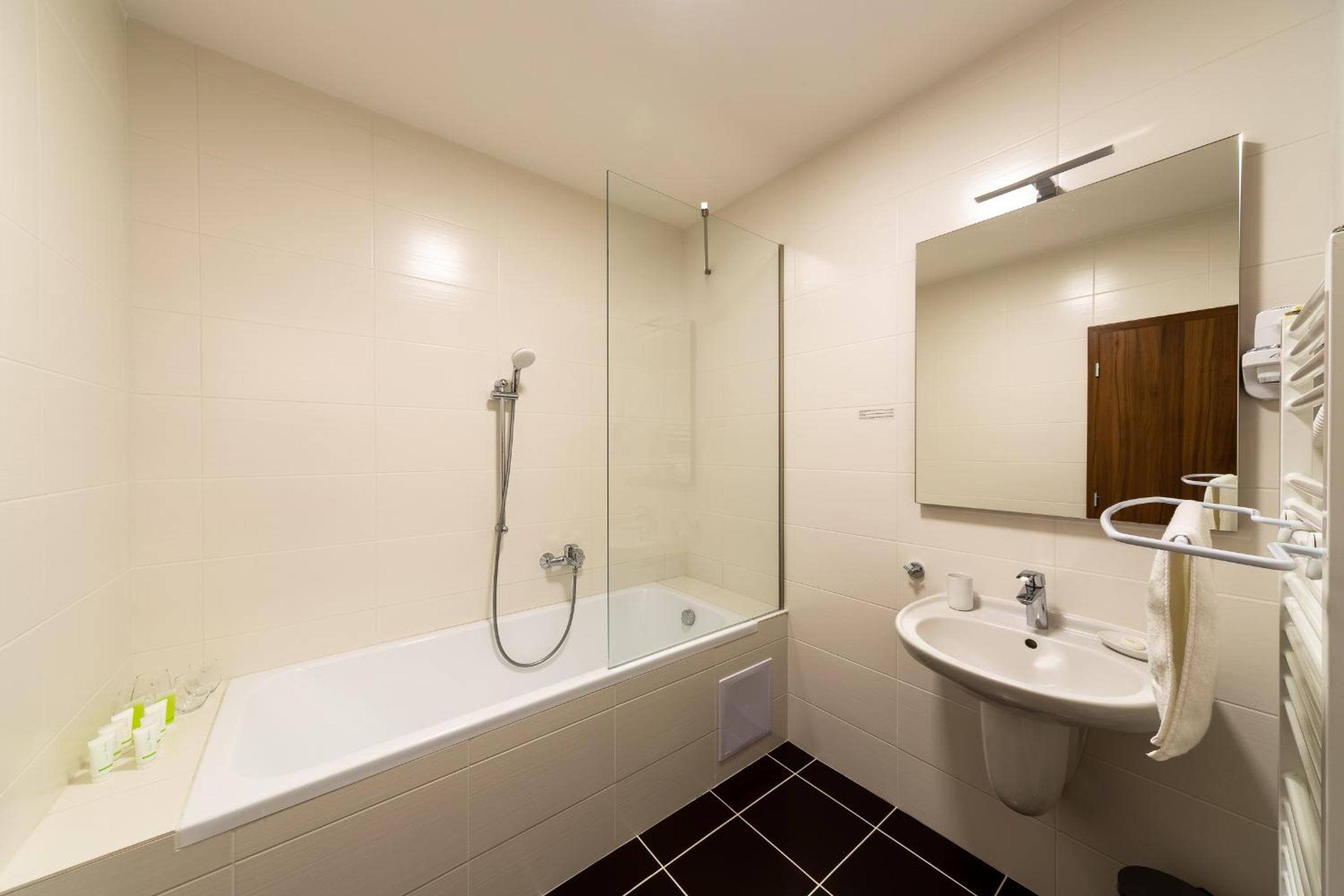 Deluxe Quadruple Room - Photo 5