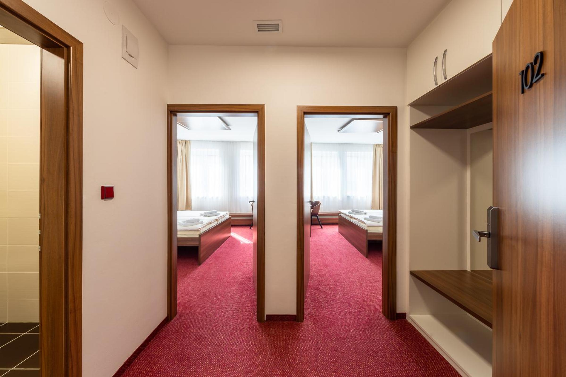 Deluxe Quadruple Room - Photo 4