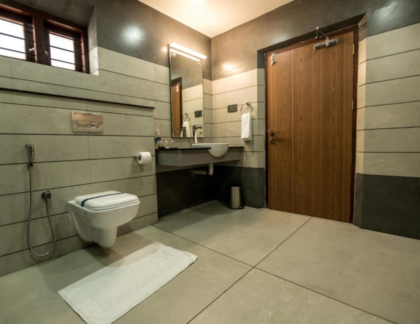 Suite - Photo 10