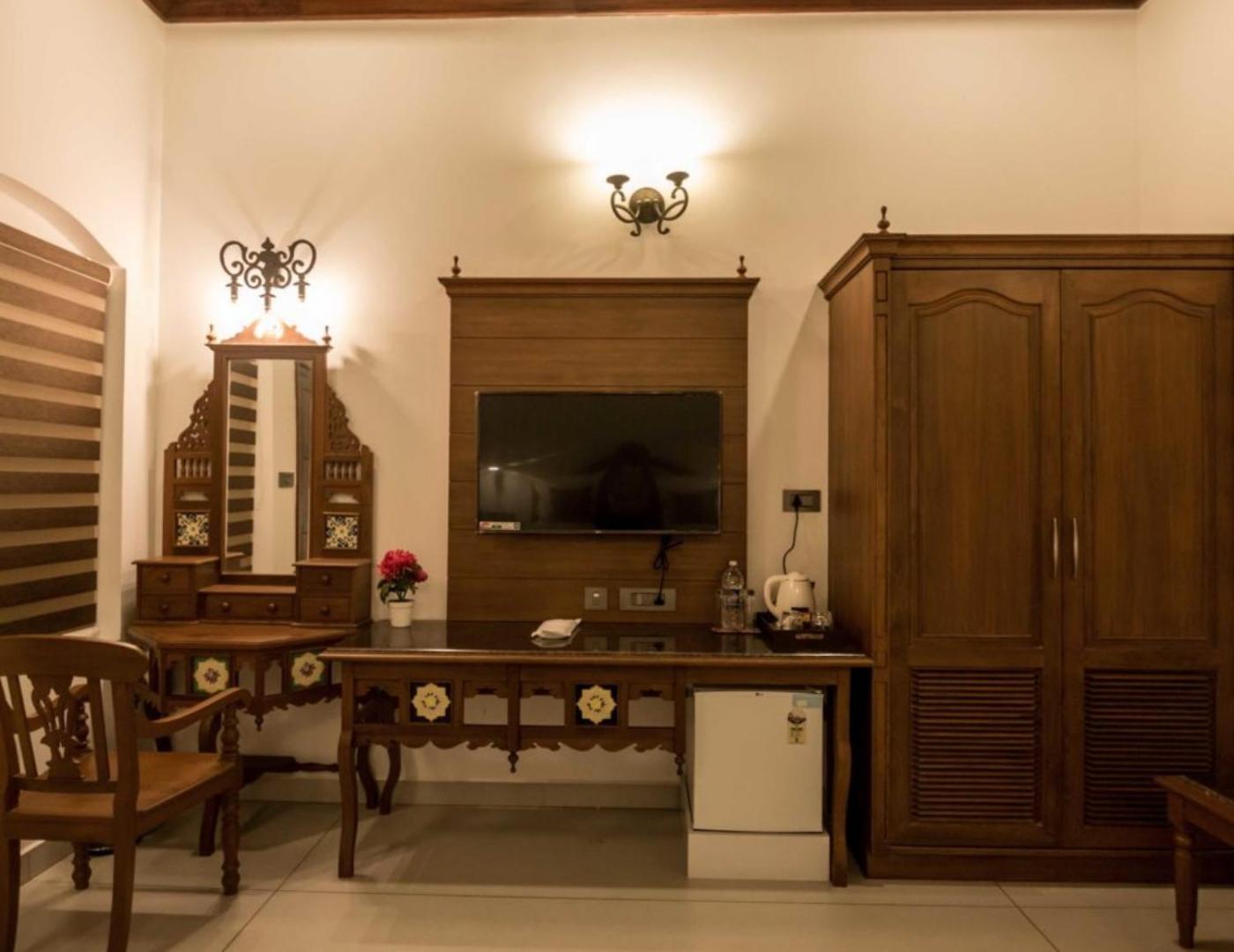Suite - Photo 12