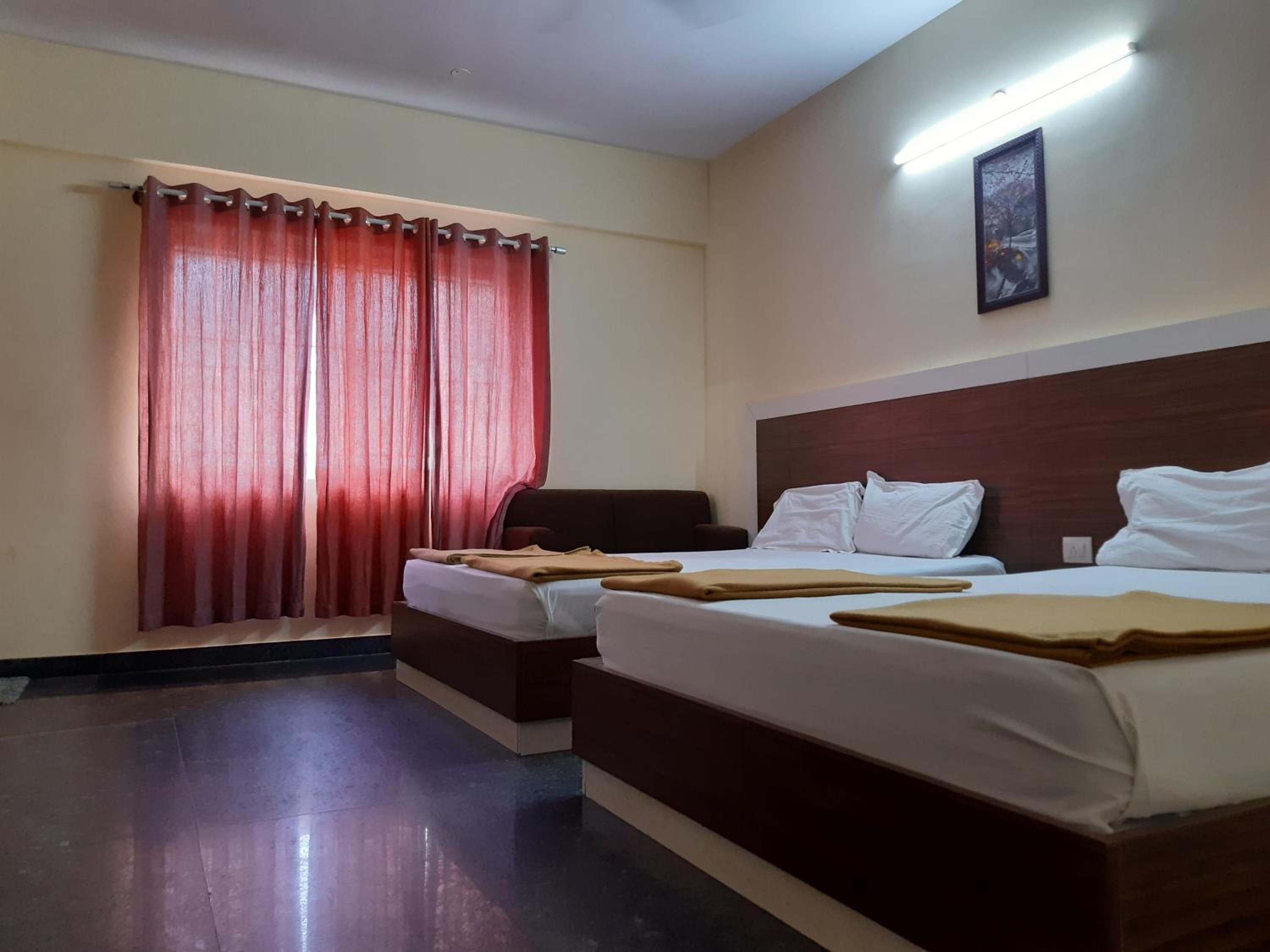 Deluxe Queen Room with Two Queen Beds - Photo 14