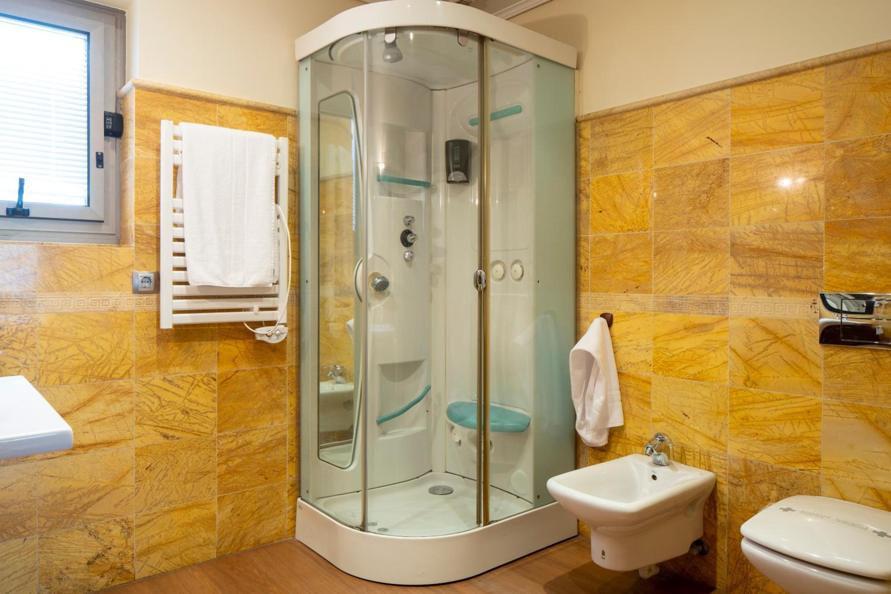 One-Bedroom Apartment - Photo 2