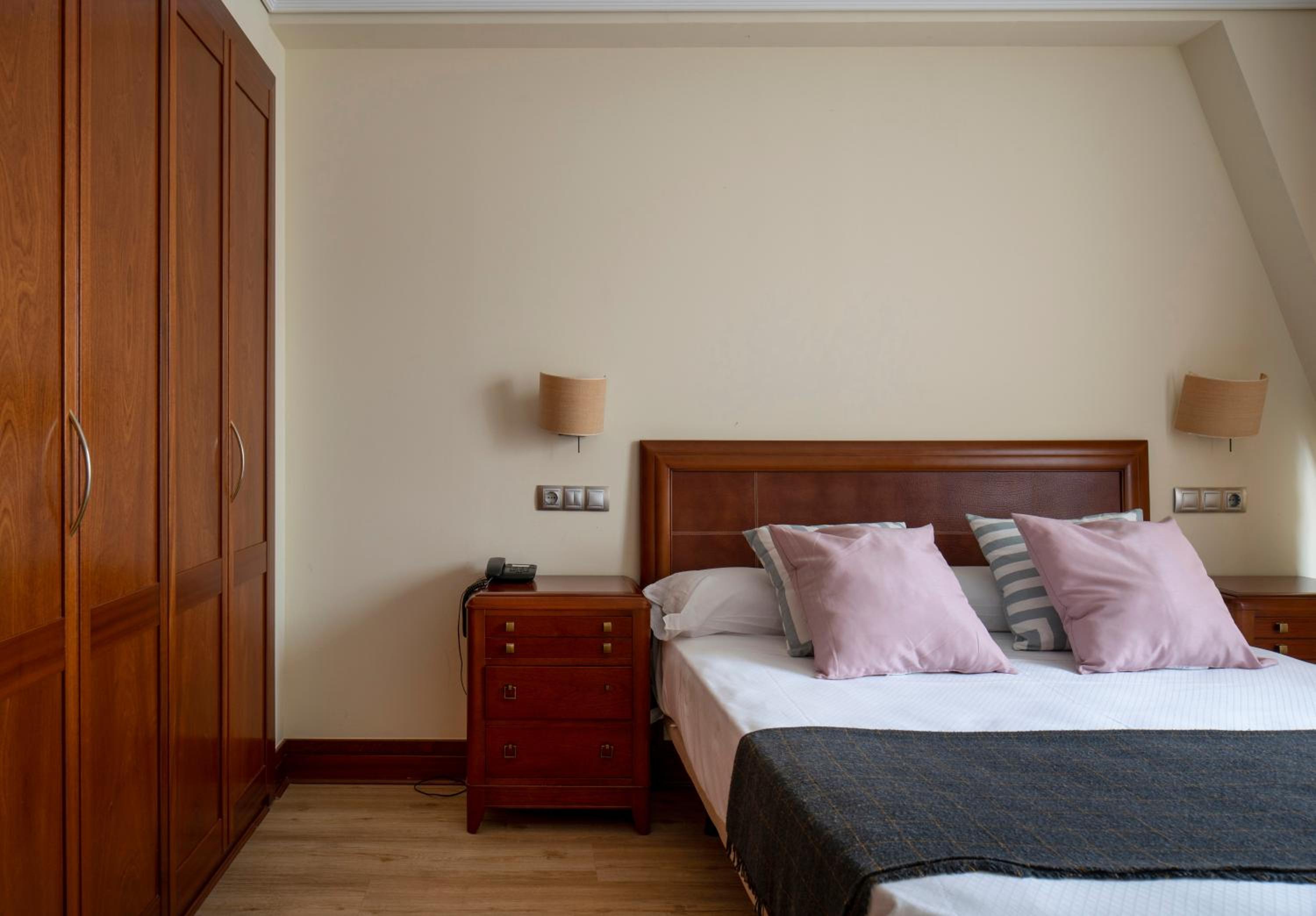 Two-Bedroom Apartment - Photo 5