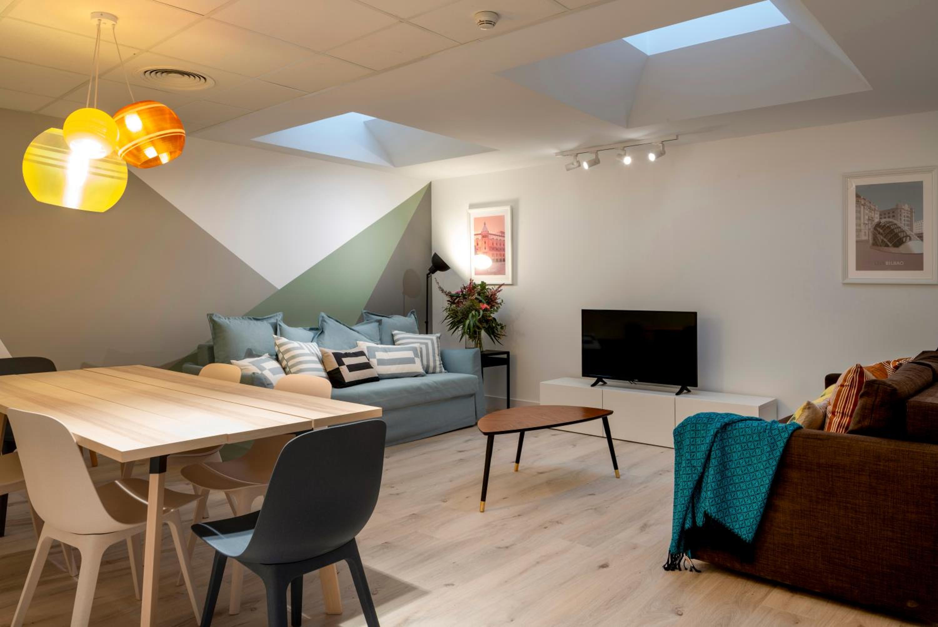 Superior Family Room - Photo 1