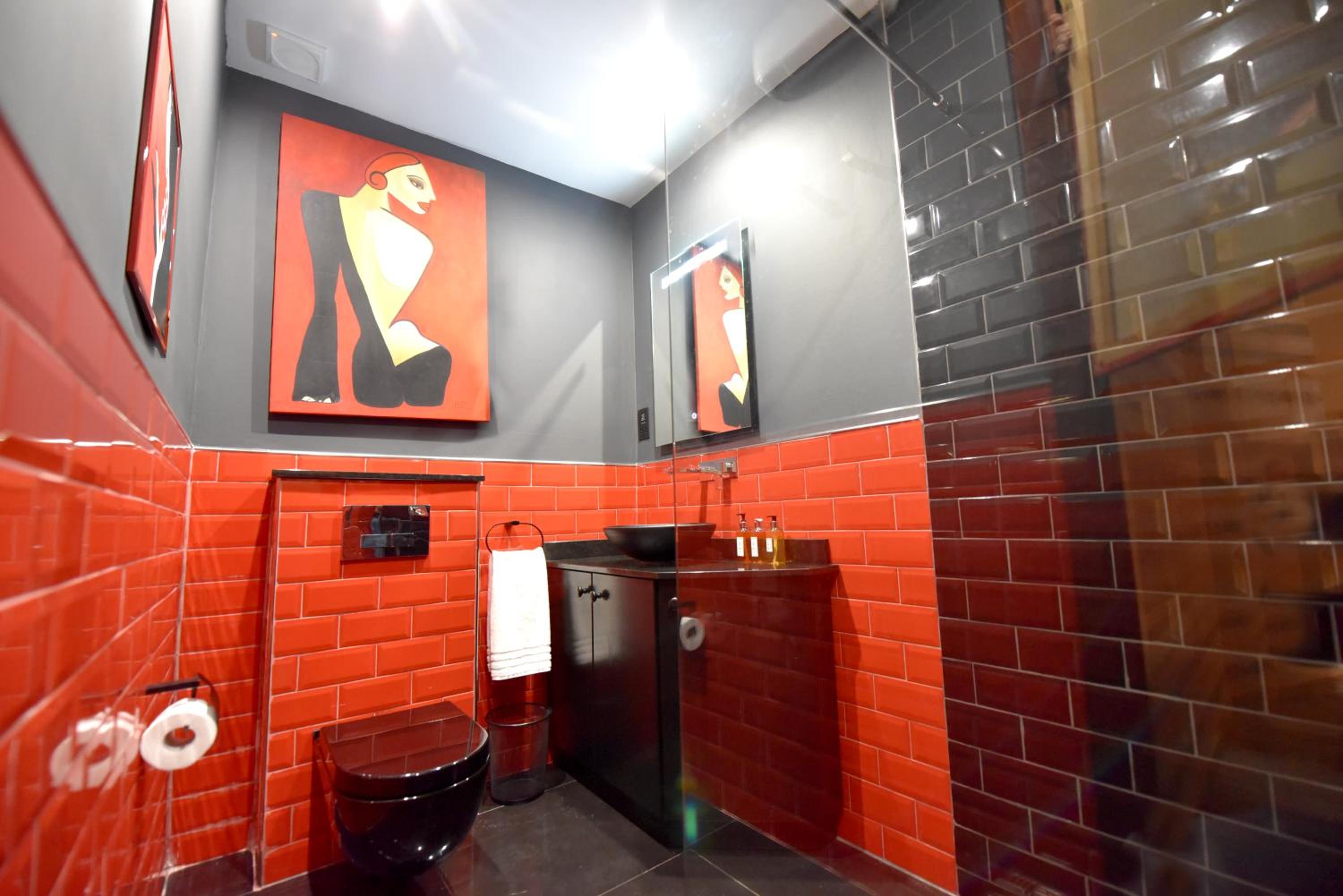 King Room with Balcony and Private External Bathroom photo 3