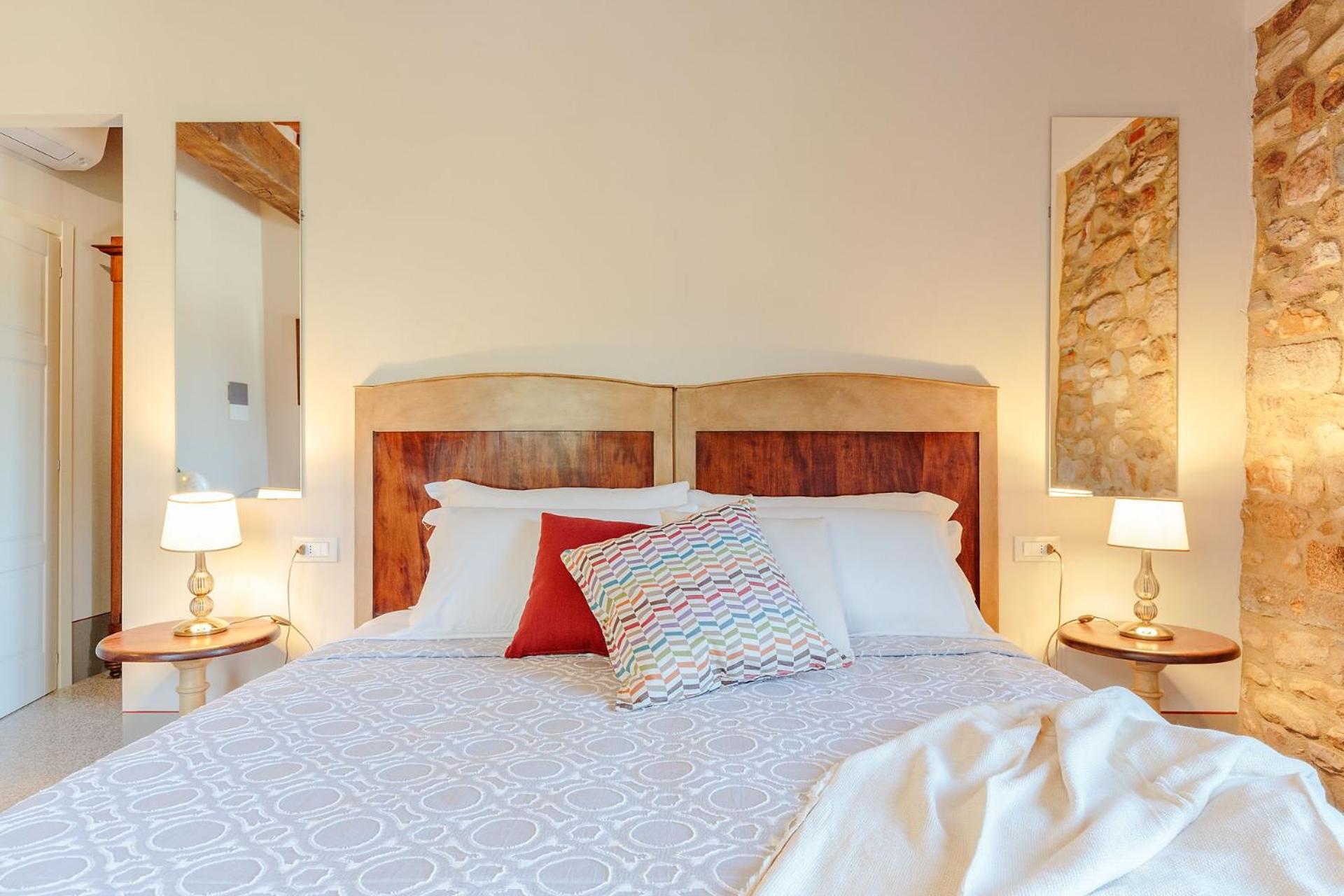 Double or Twin Room with Private Bathroom photo 3