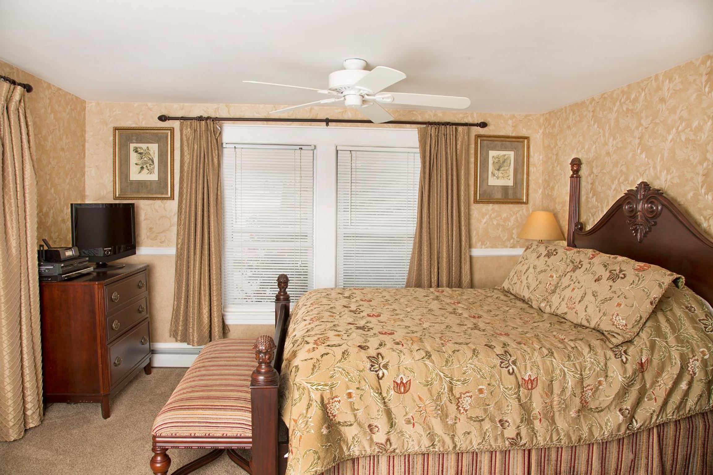 Harding Queen Room - Dog Friendly photo 1
