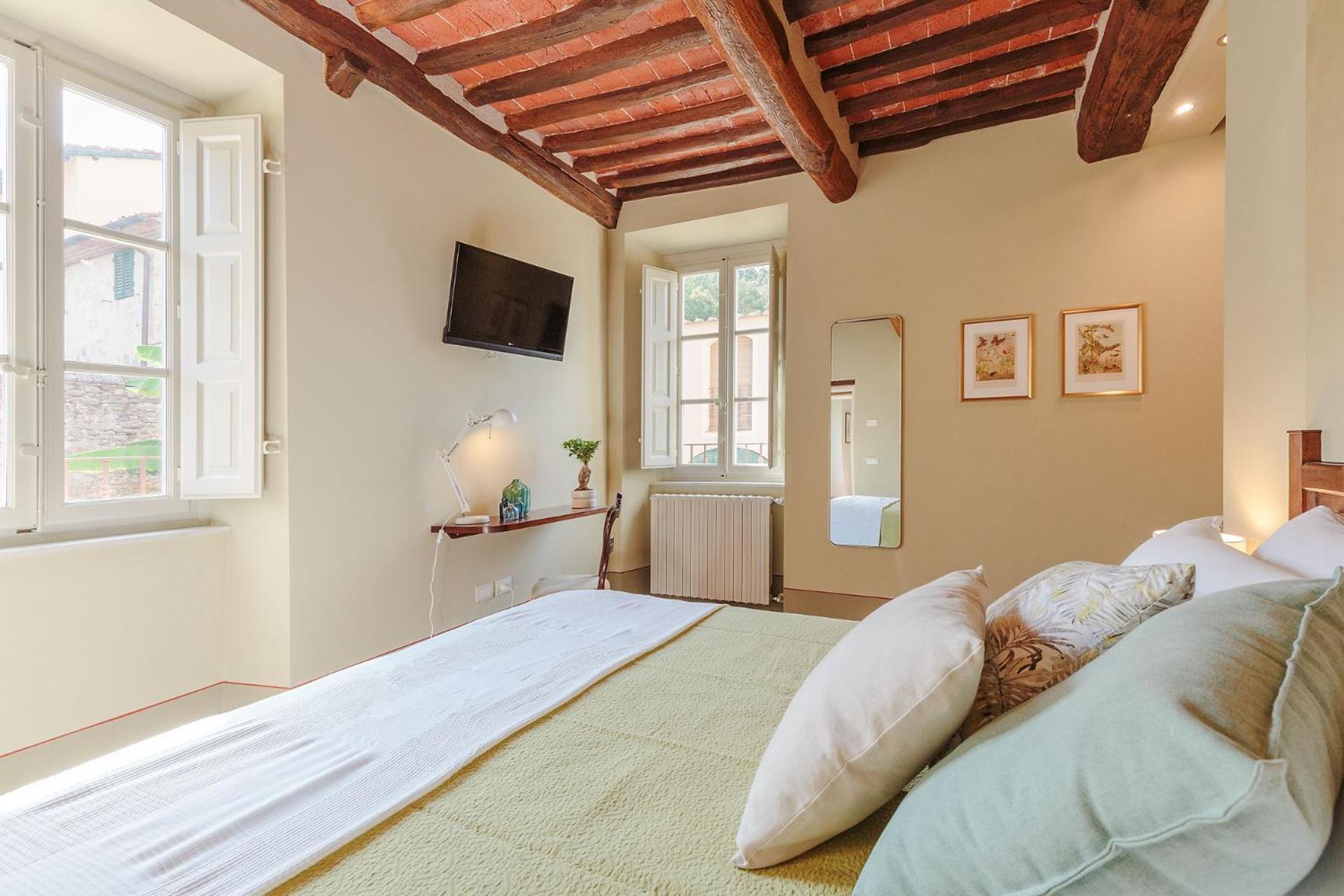 Standard King Room - Photo 5