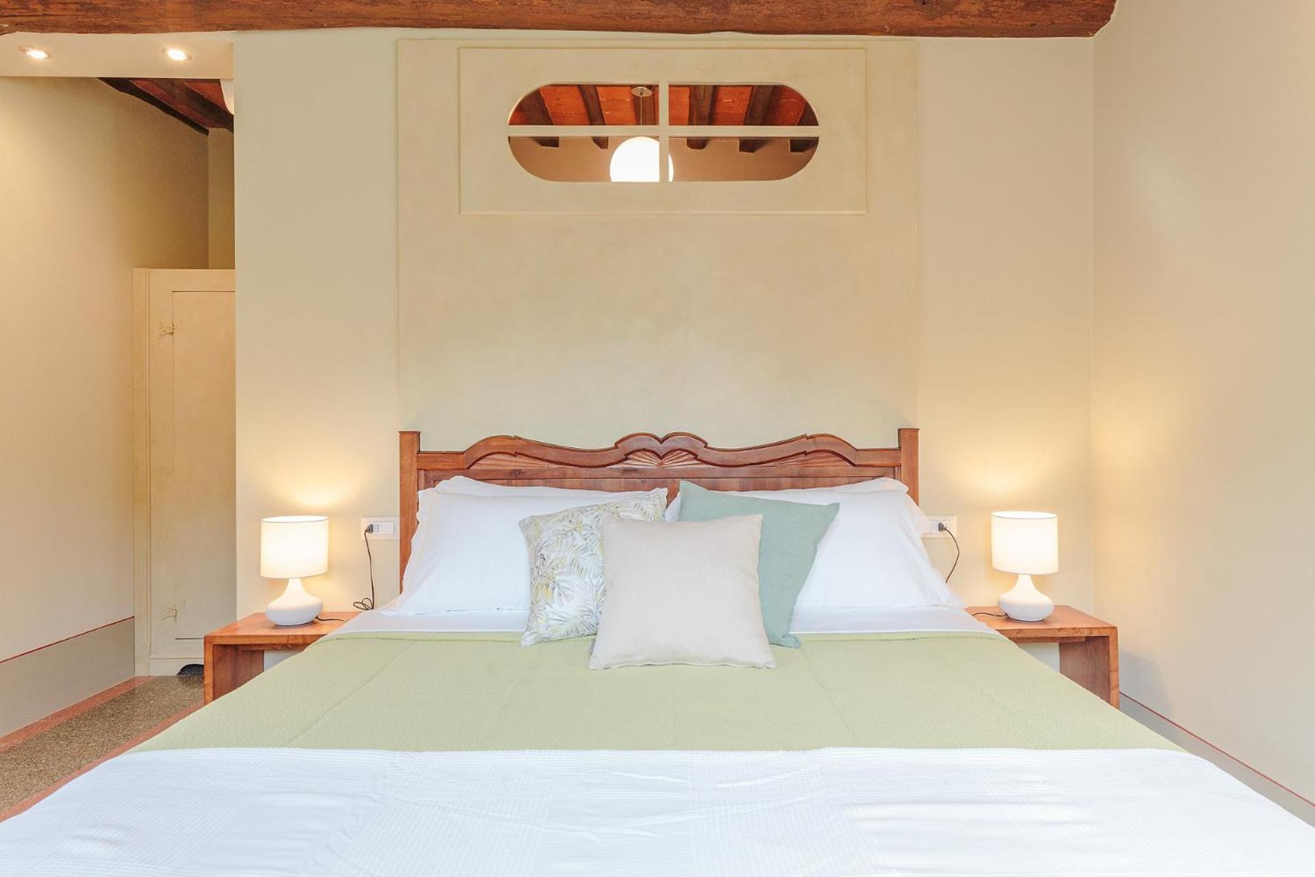 Standard King Room - Photo 3