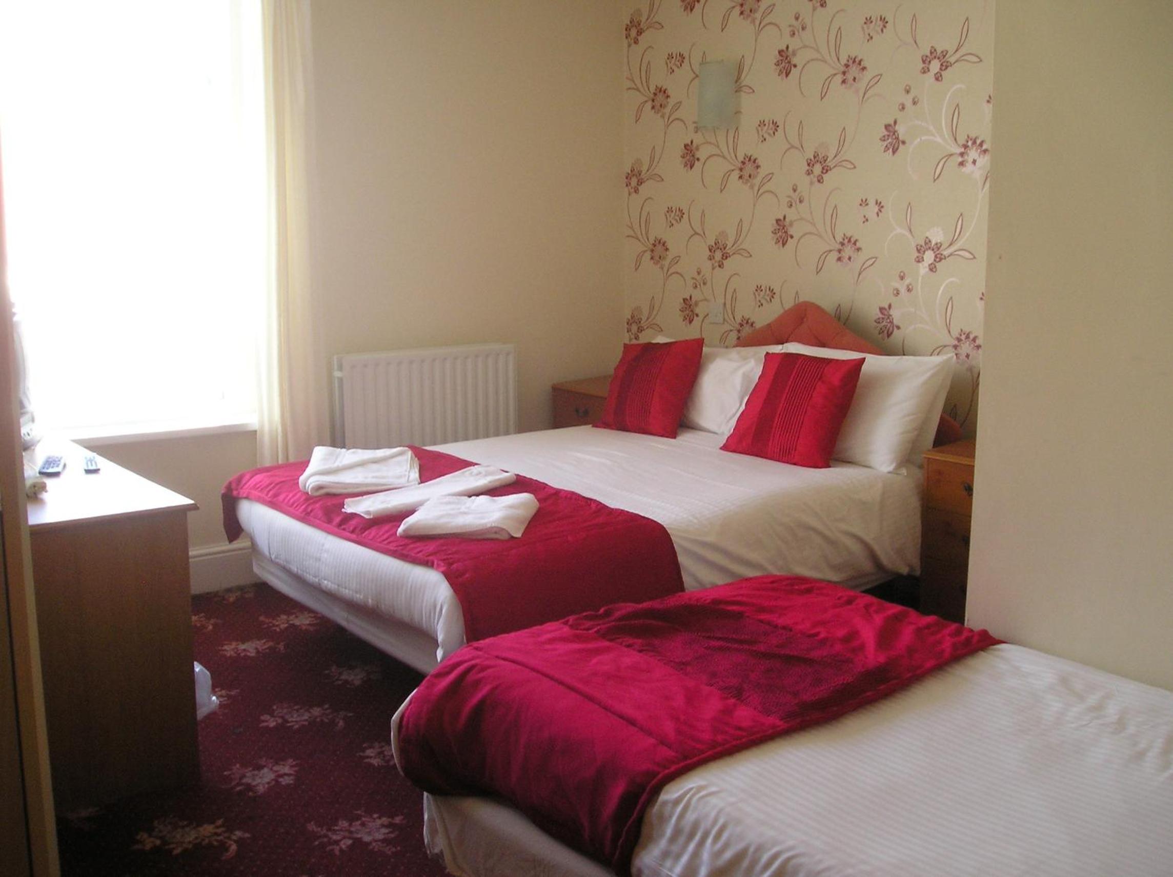 Family Room (2 Adults + 1 Child)