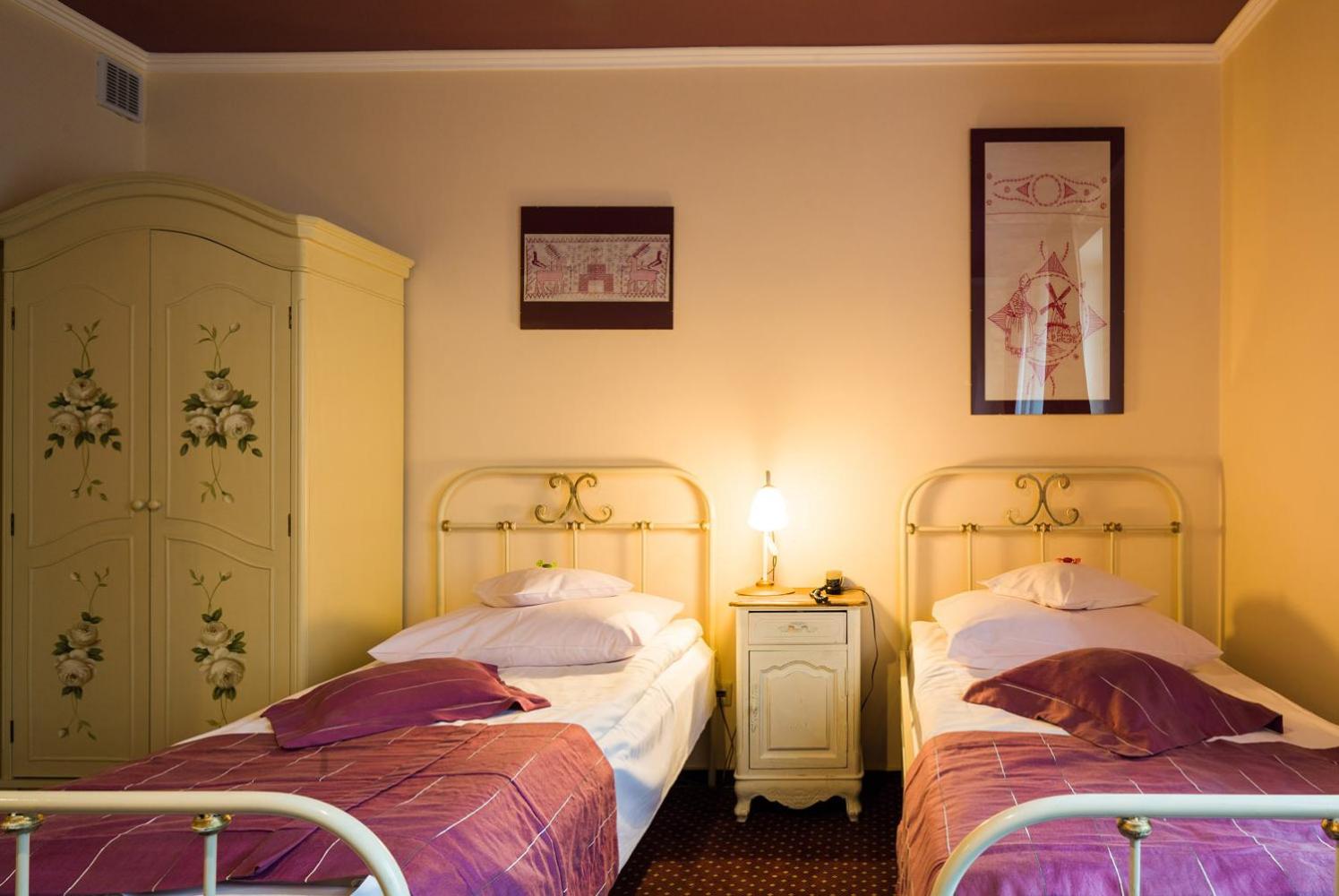 Twin Room - Photo 5