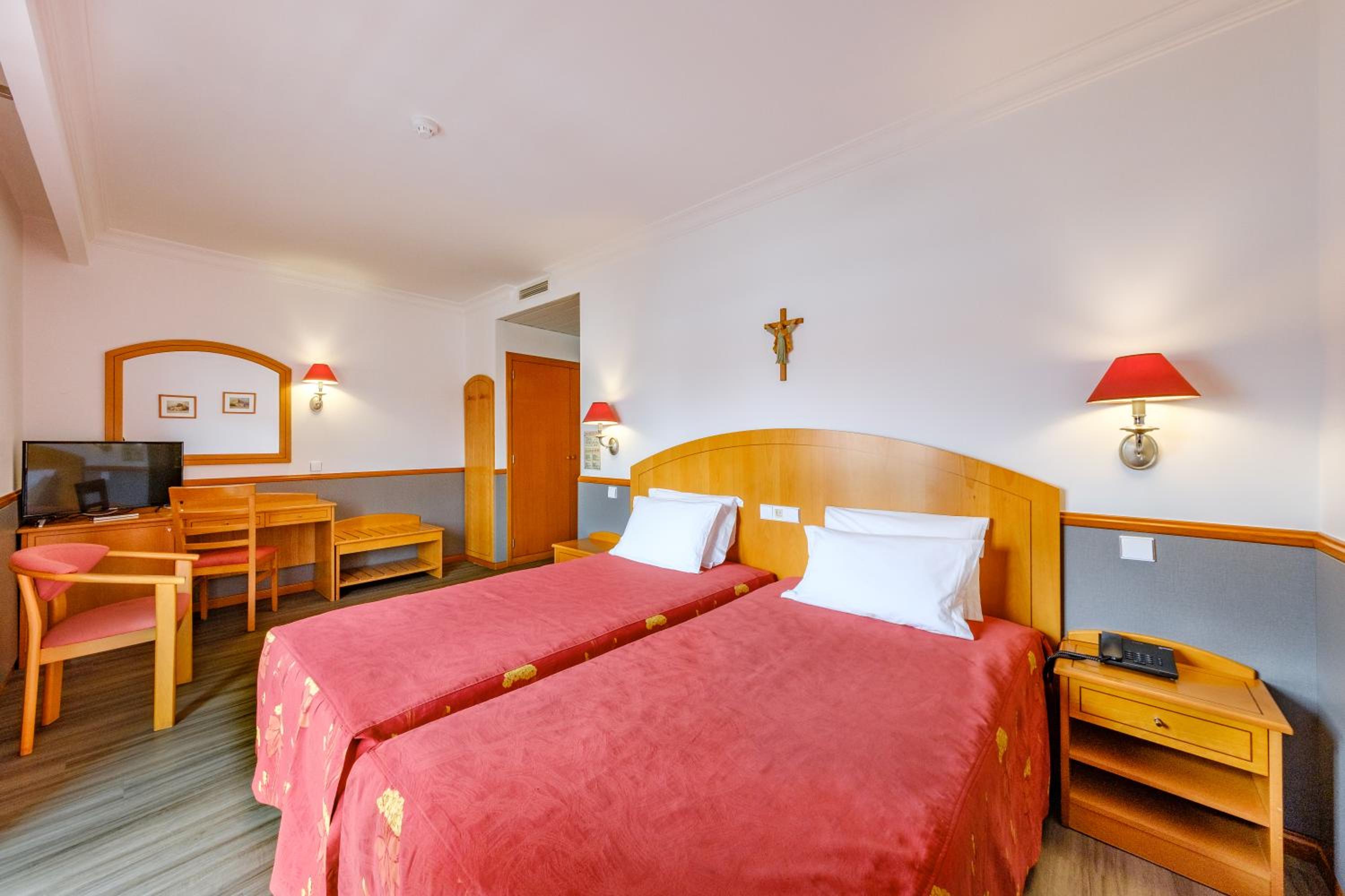 Twin Room - Photo 10