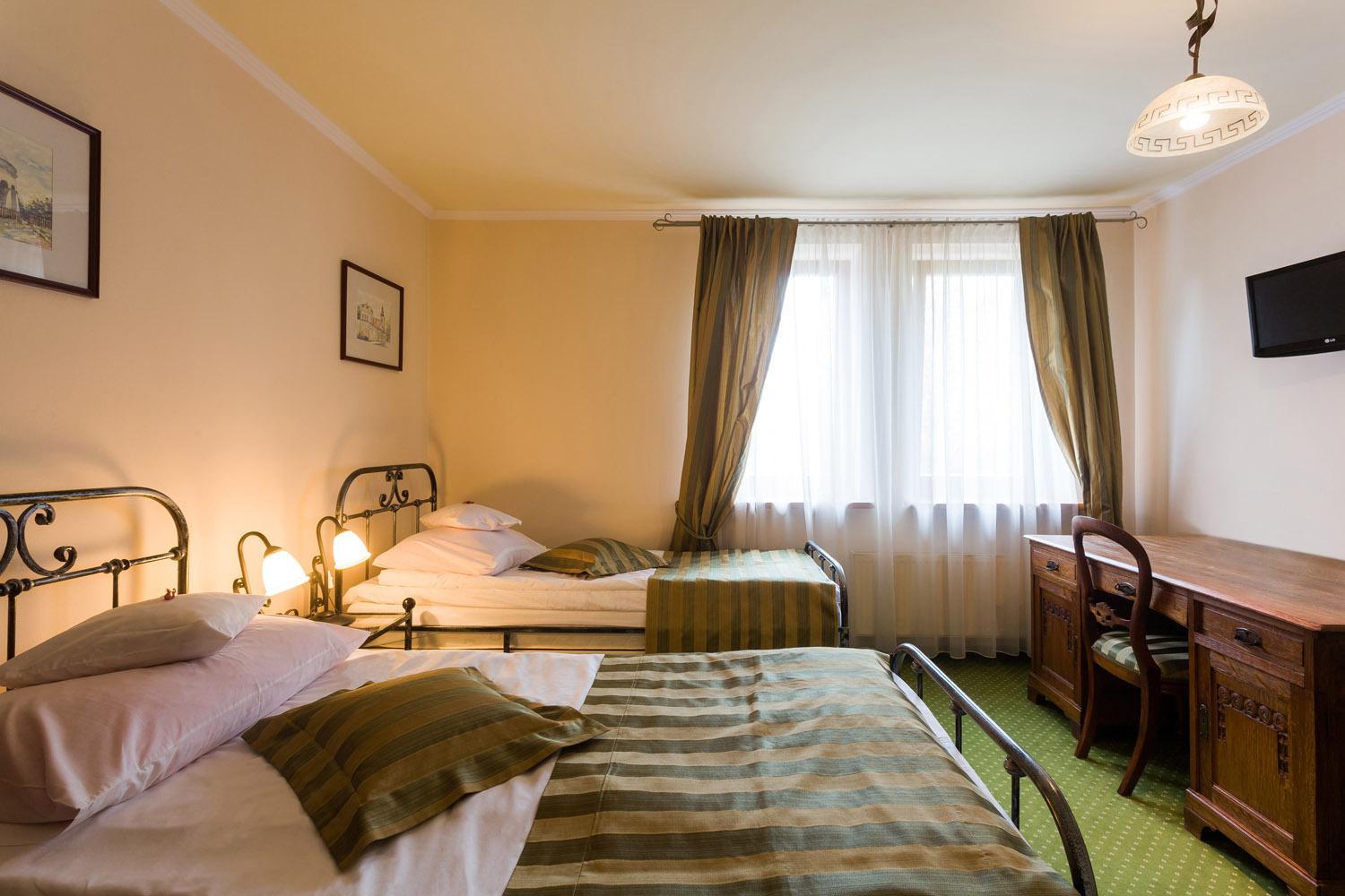Twin Room - Photo 6