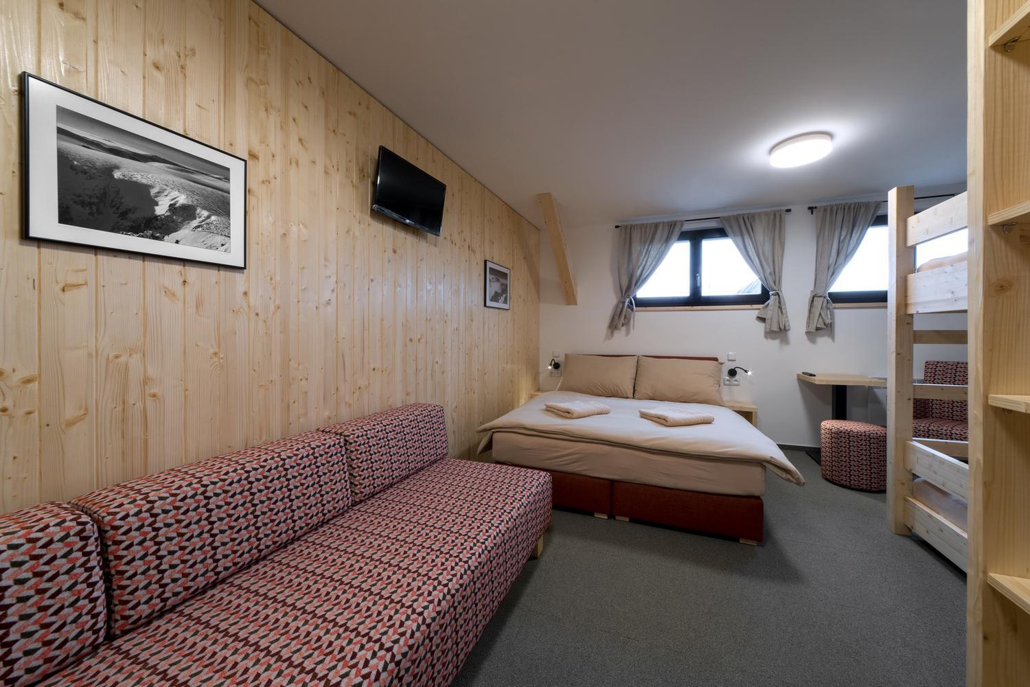 Quadruple Room - Photo 9