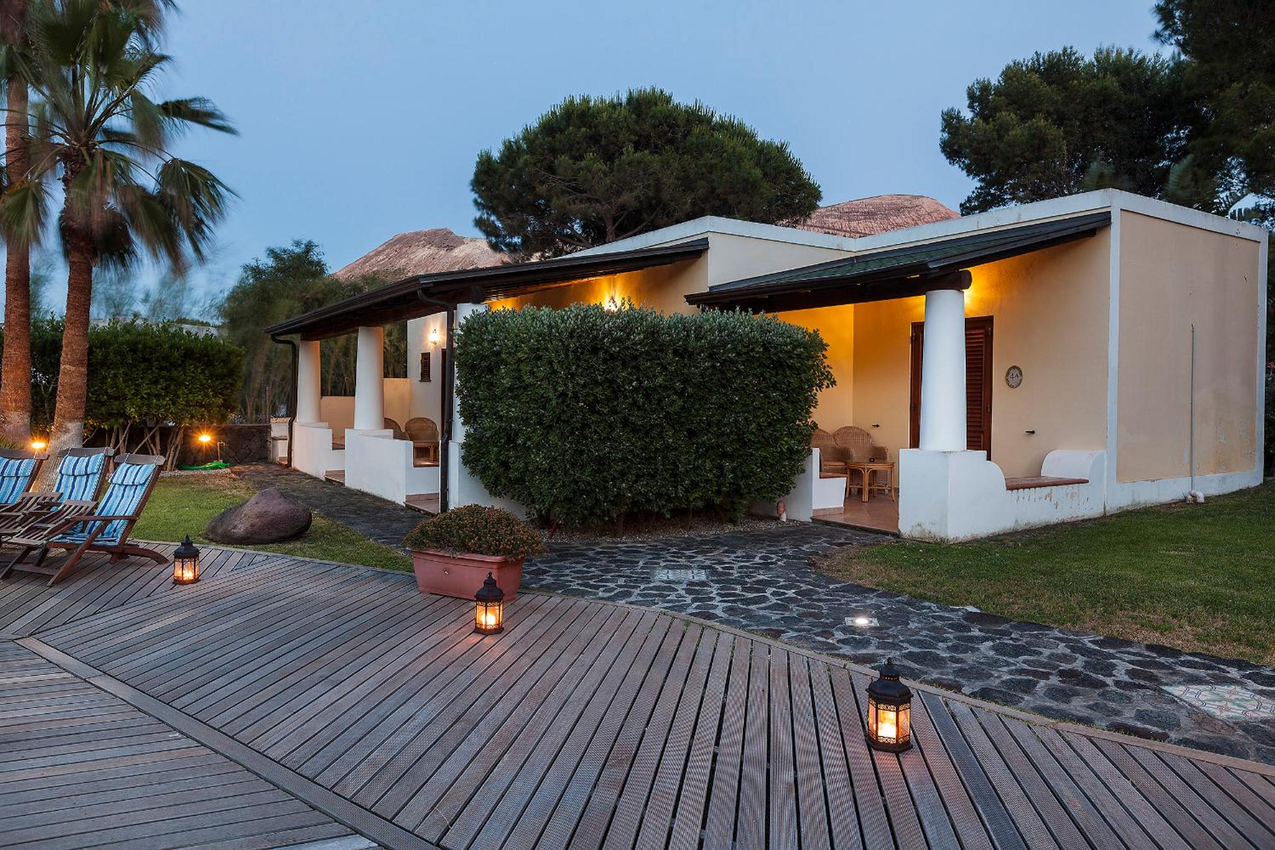 Deluxe Double Room with Private Garden - Photo 4