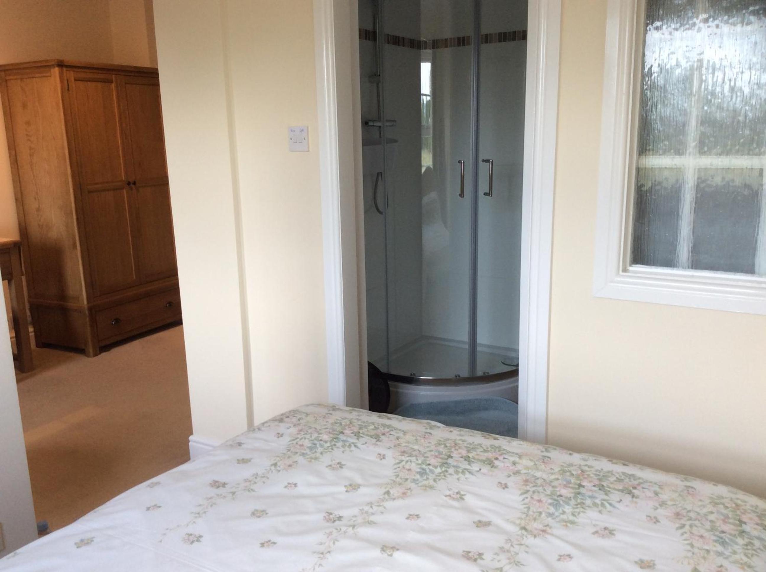 Double Room with Private Bathroom - Photo 13