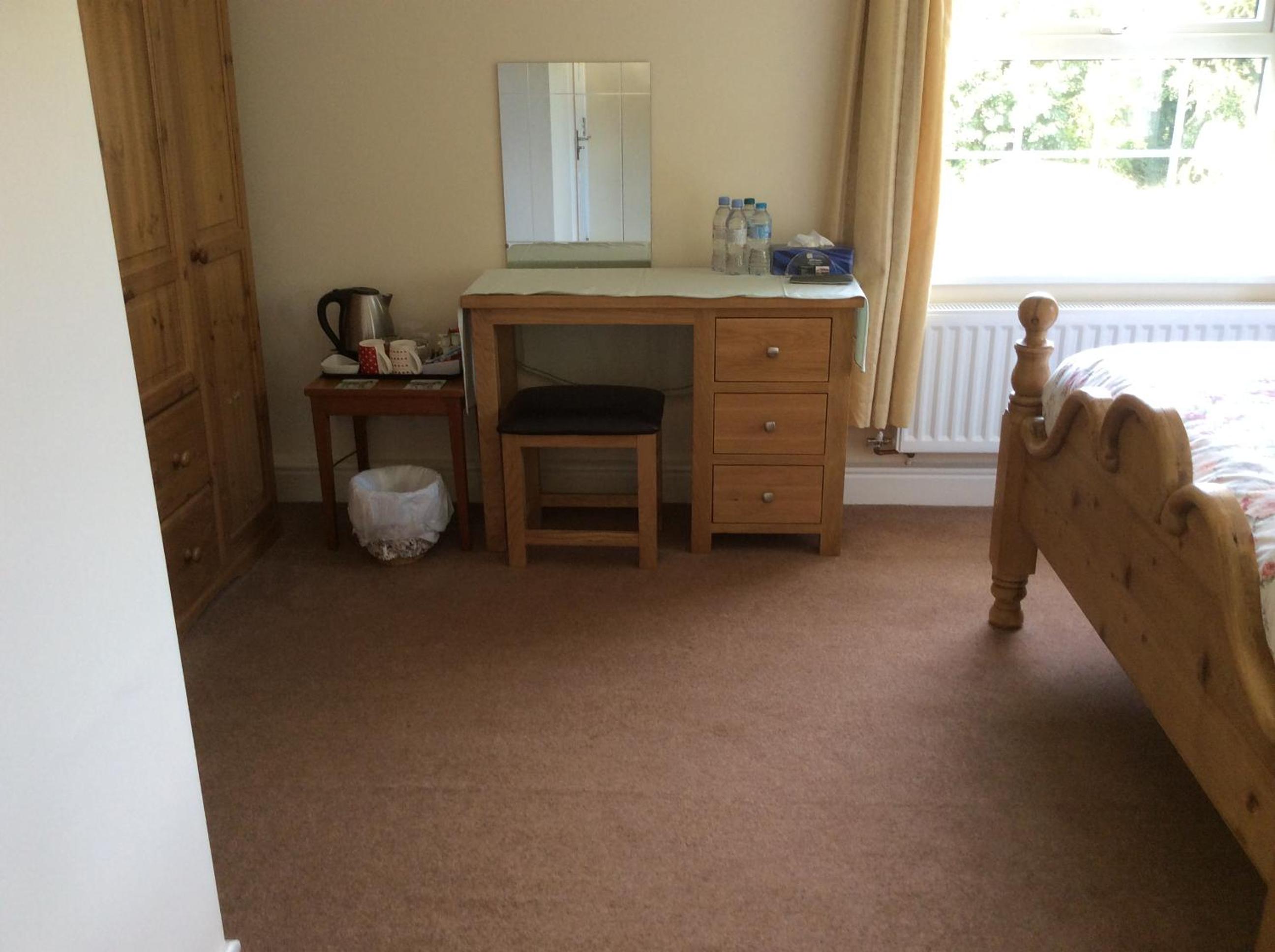 Double Room with Private Bathroom - Photo 14