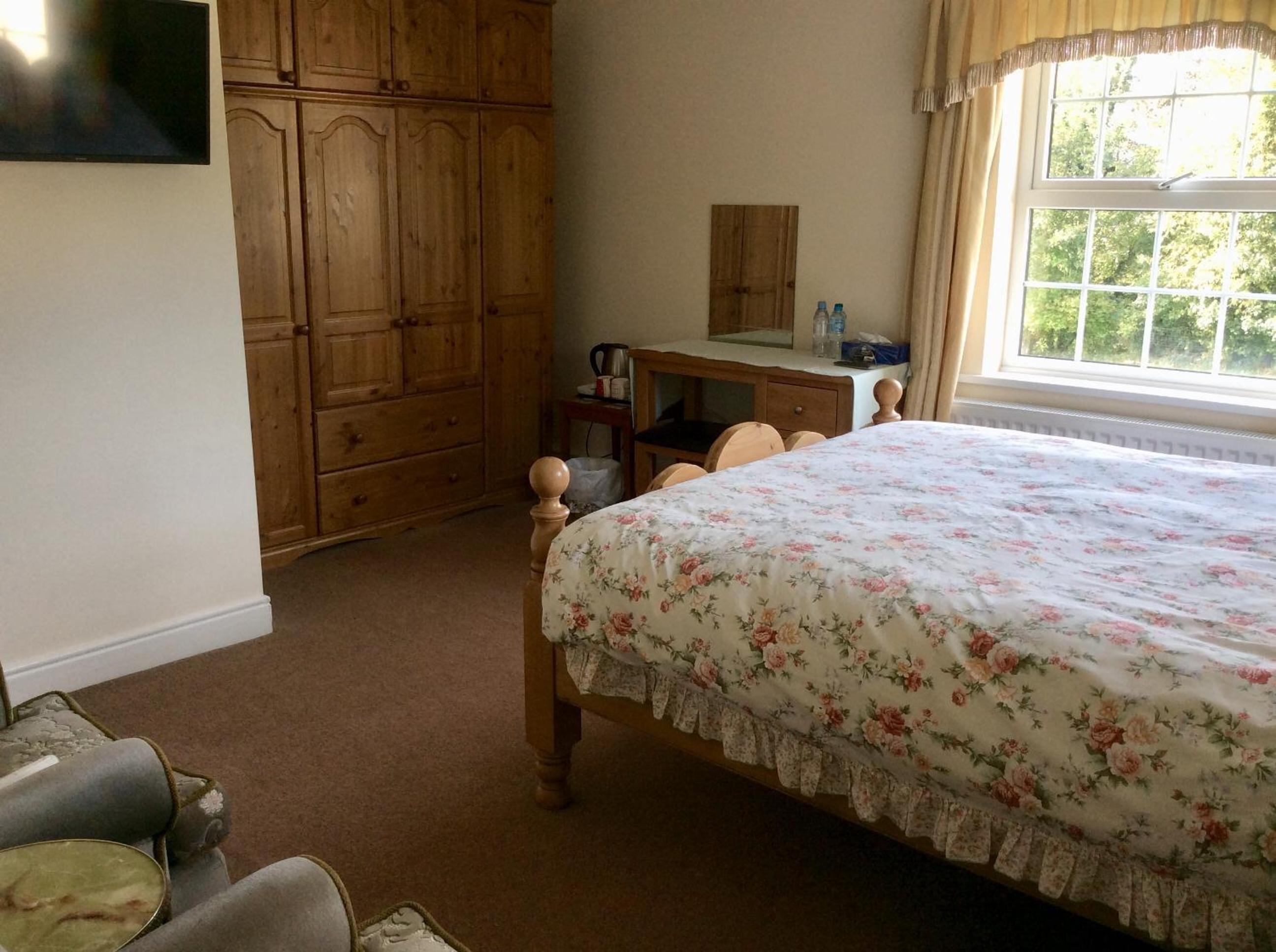 Double Room with Private Bathroom - Photo 16