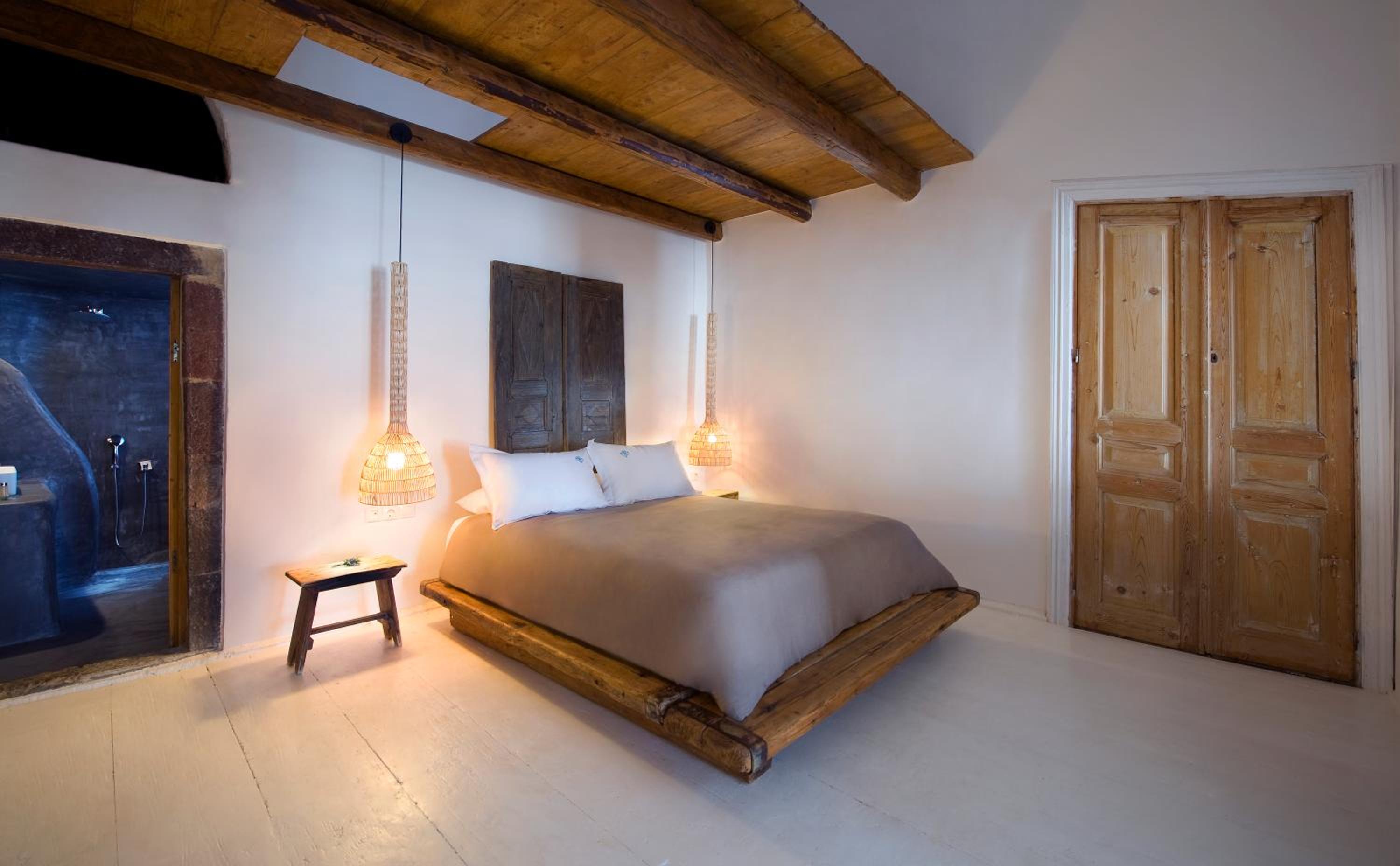 Enigma - Superior Cave Suite with Outdoor Plunge Pool & Caldera View