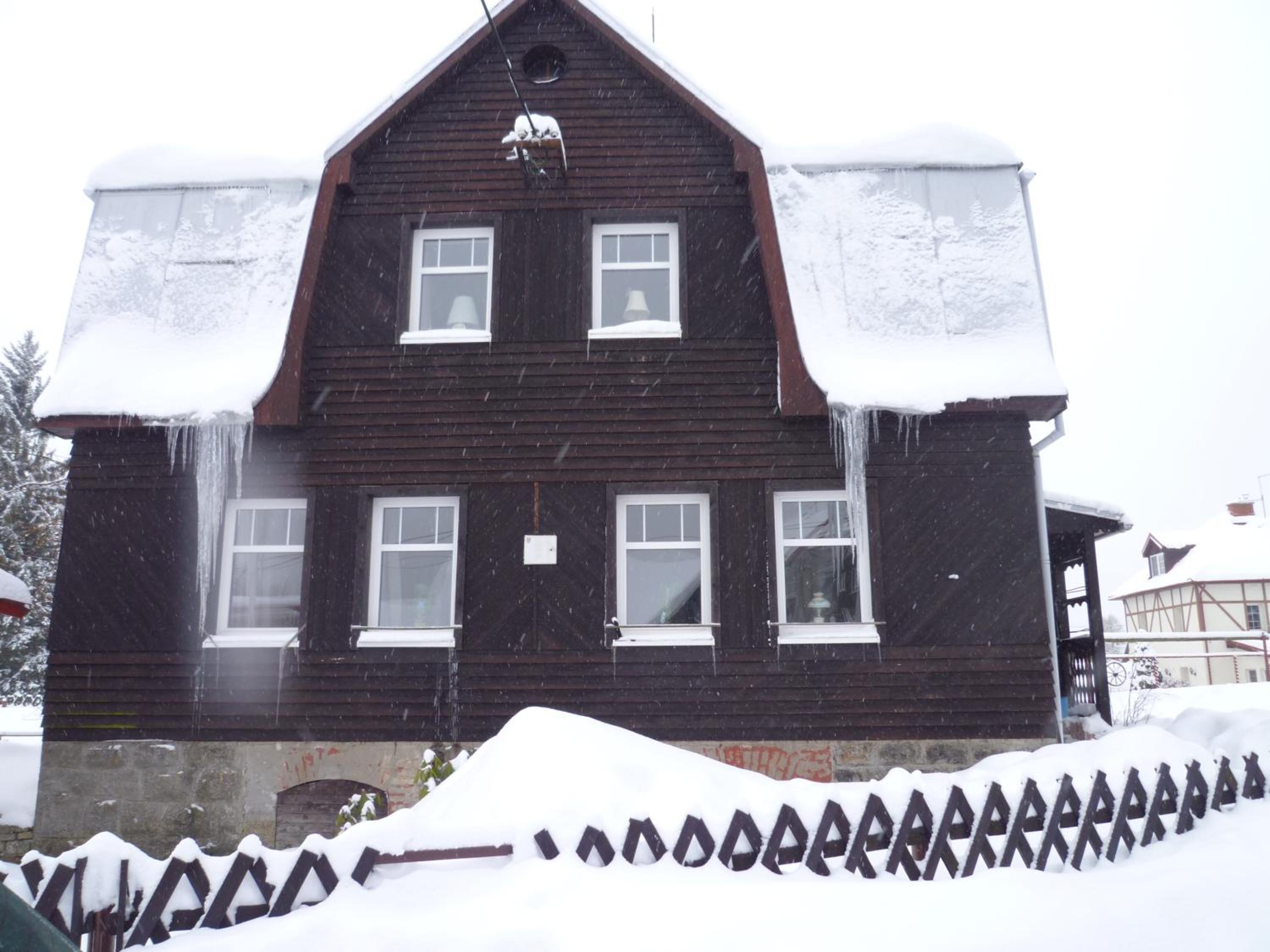 Three-Bedroom House photo 2