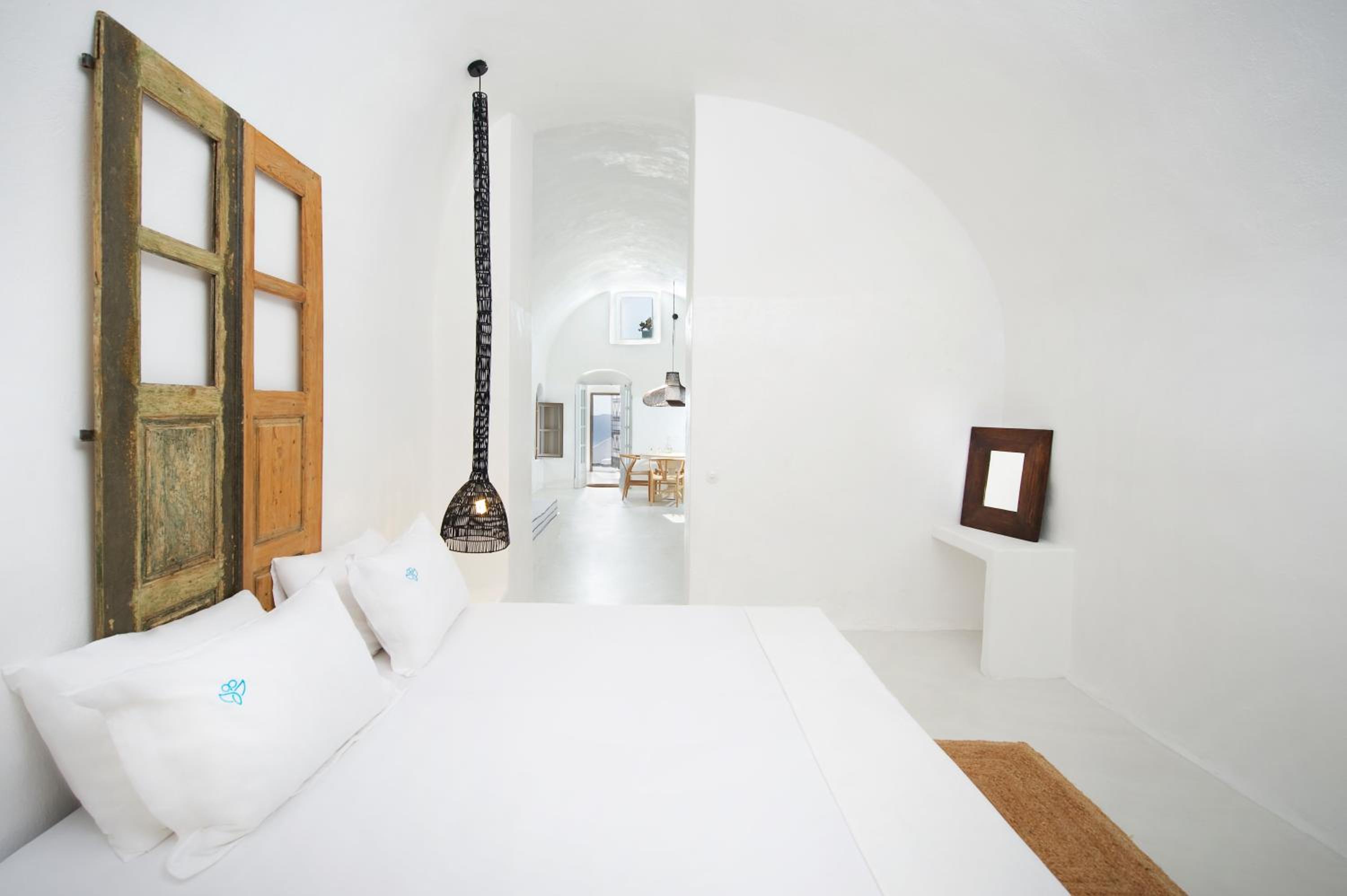 Crypt - Exclusive Cave Suite with Indoor & Outdoor Plunge Pool & Caldera View