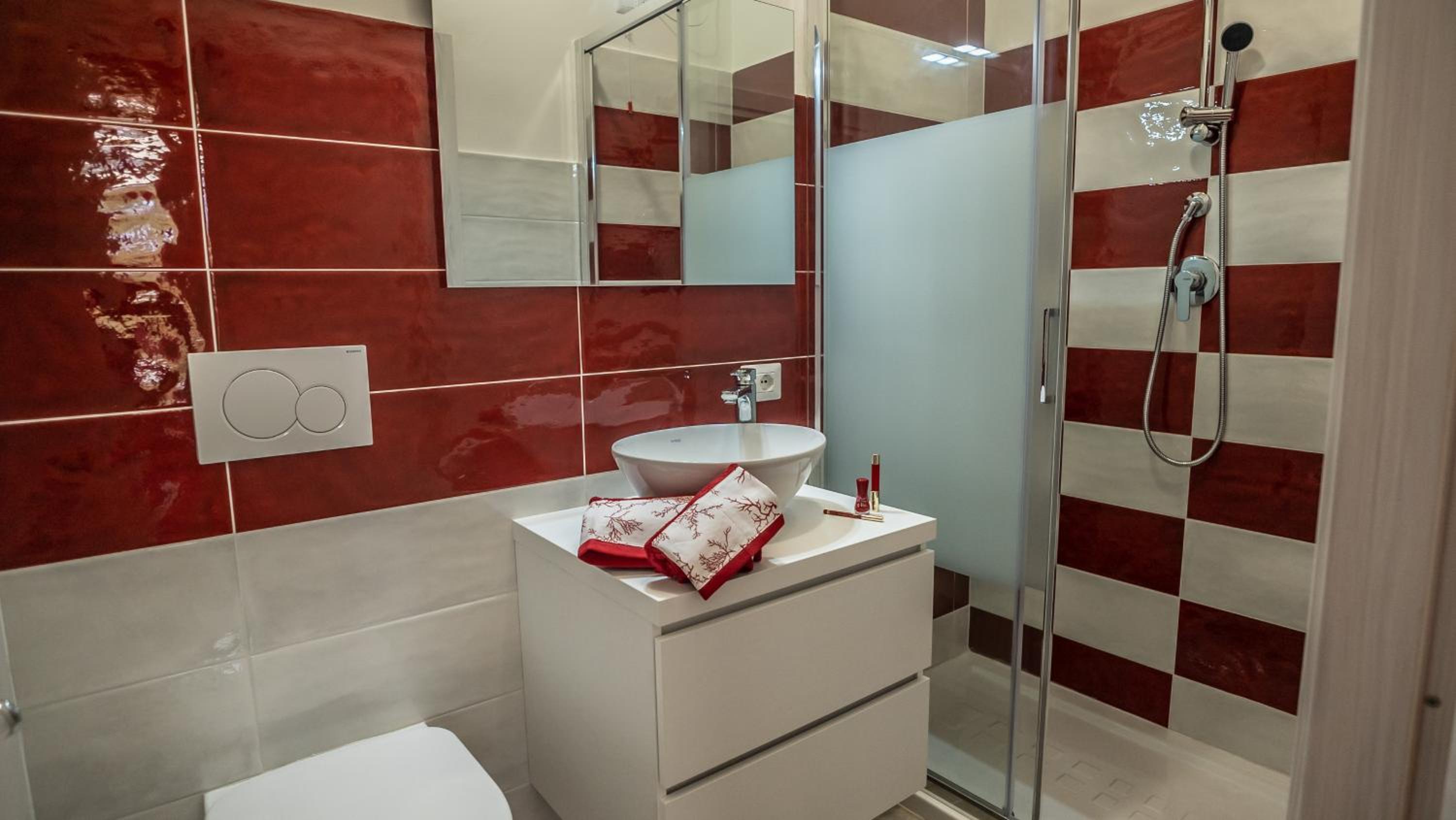 Double Room with Balcony - Photo 3