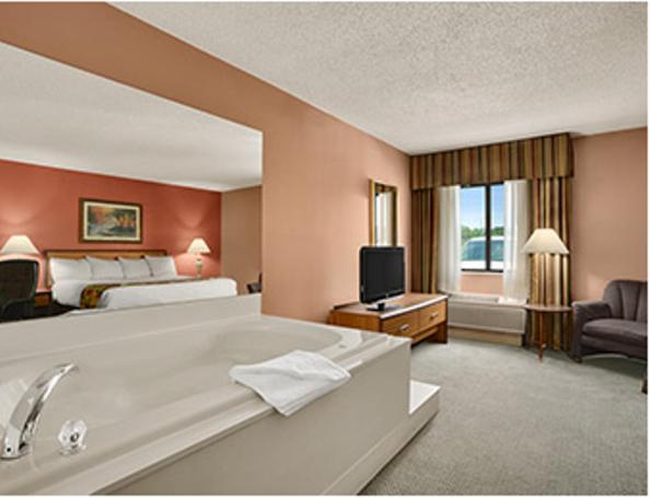 King Studio Suite - Non-Smoking - Photo 2