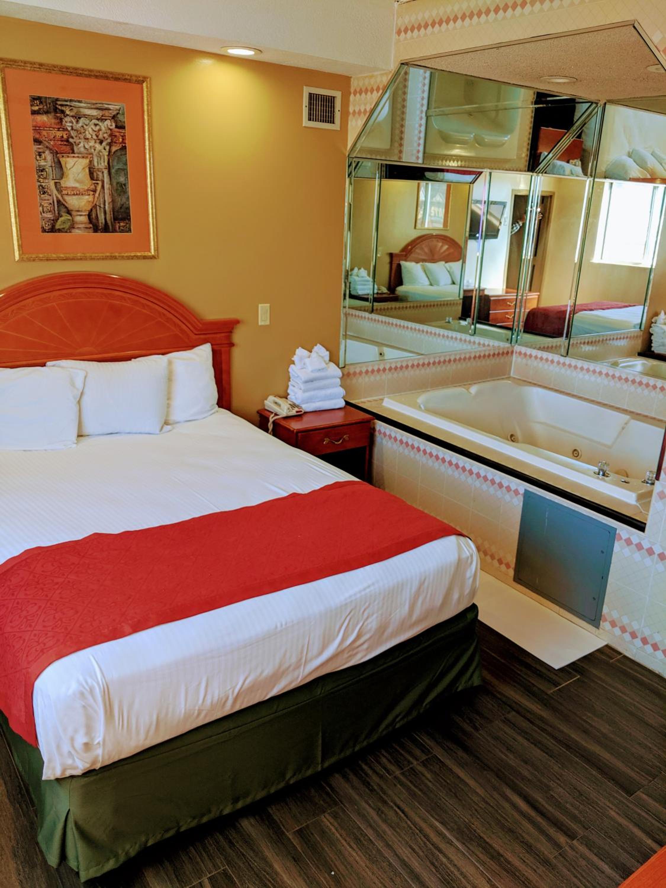 Queen Room with Spa Bath photo 1