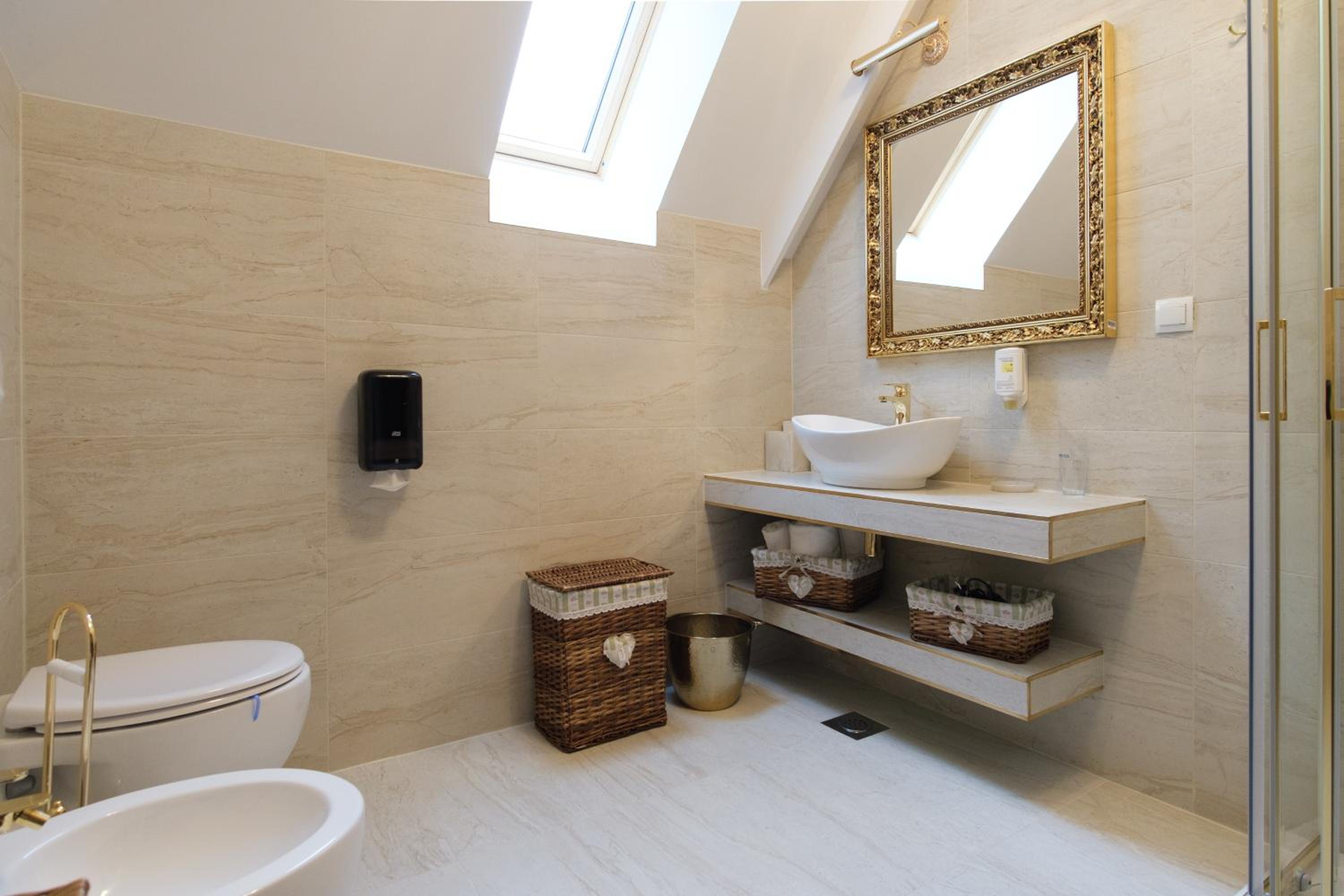 Superior Double or Twin Room - Photo 11