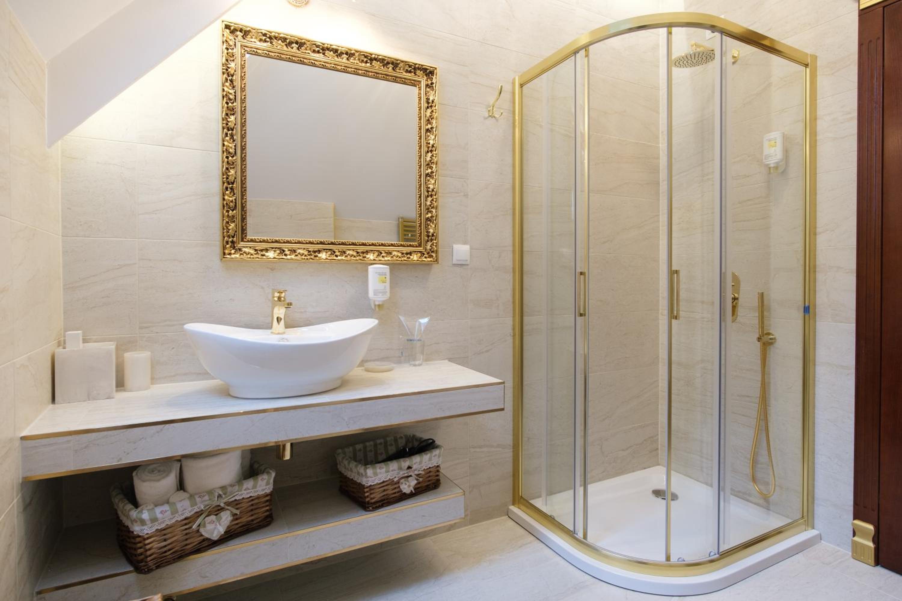 Superior Double or Twin Room - Photo 12